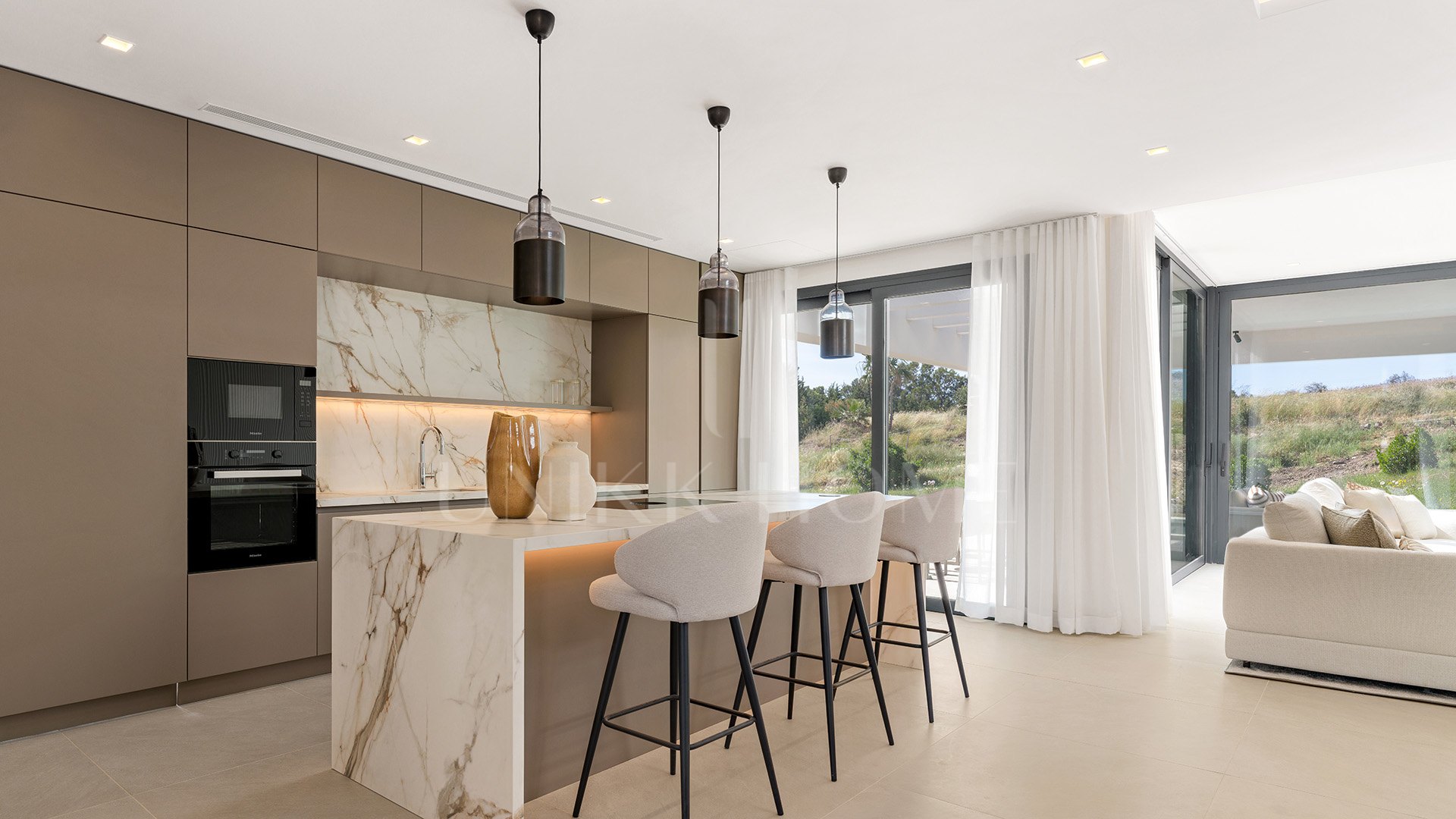 VILLA CON PISCINA PRIVADA Y VISTAS AL GOLF - NUEVA CONSTRUCCIÓN - ESTEPONA GOLF