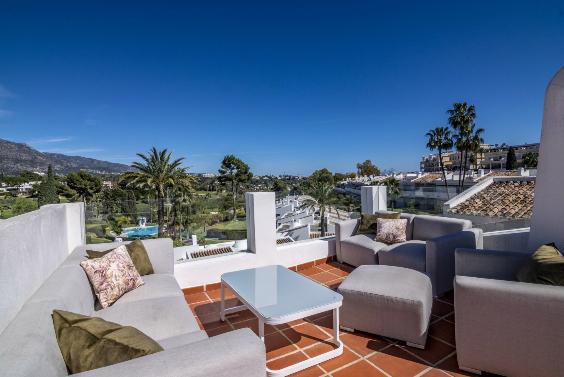 2 BEDROOM PENTHOUSE WITH SOLARIUM WITH OPEN VIEWS IN ALOHA - MARBELLA