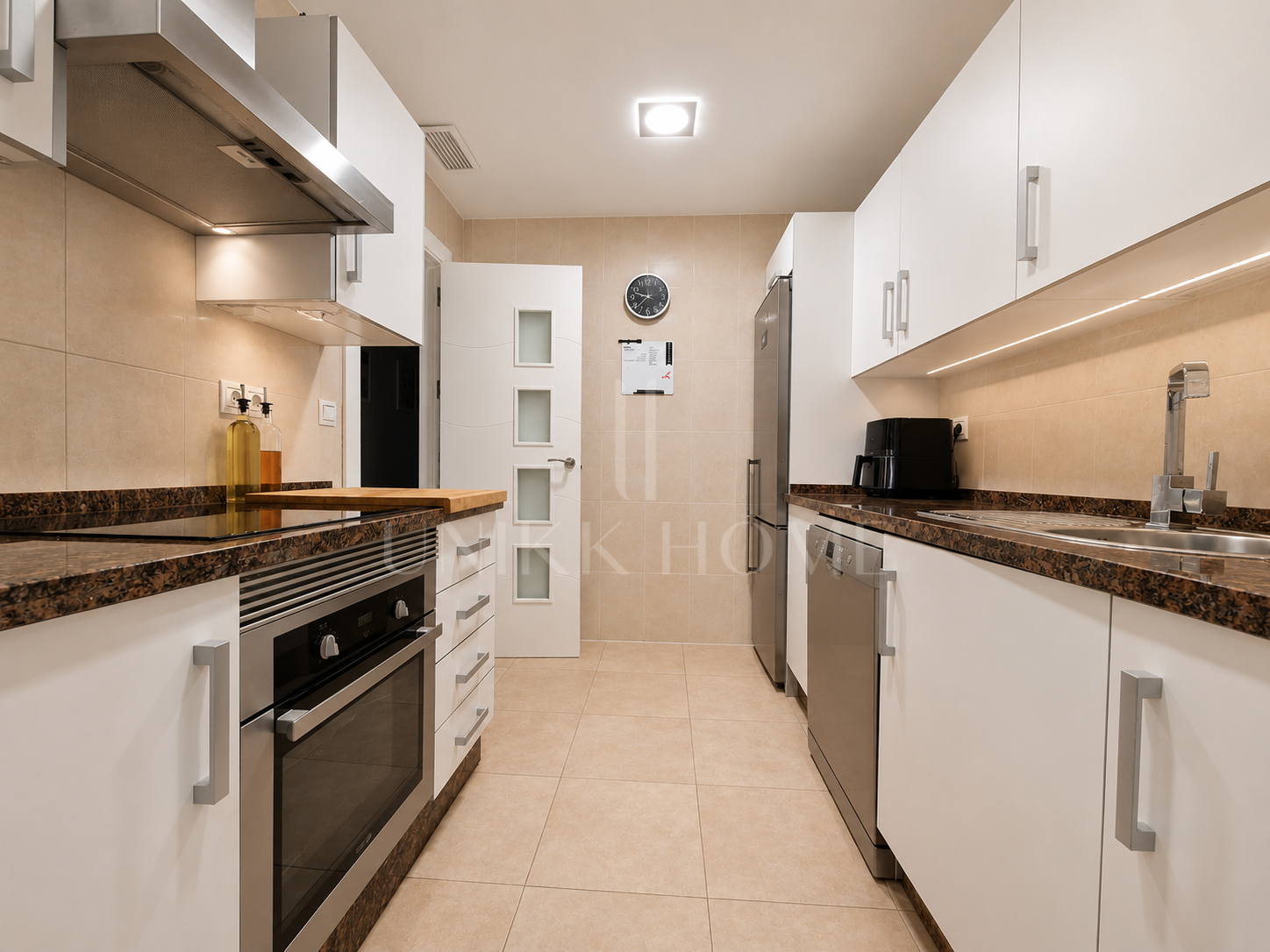 2 BEDROOM DUPLEX PENTHOUSE WITH SOLARIUM AND PANORAMIC VIEWS IN ESTEPONA TOWN