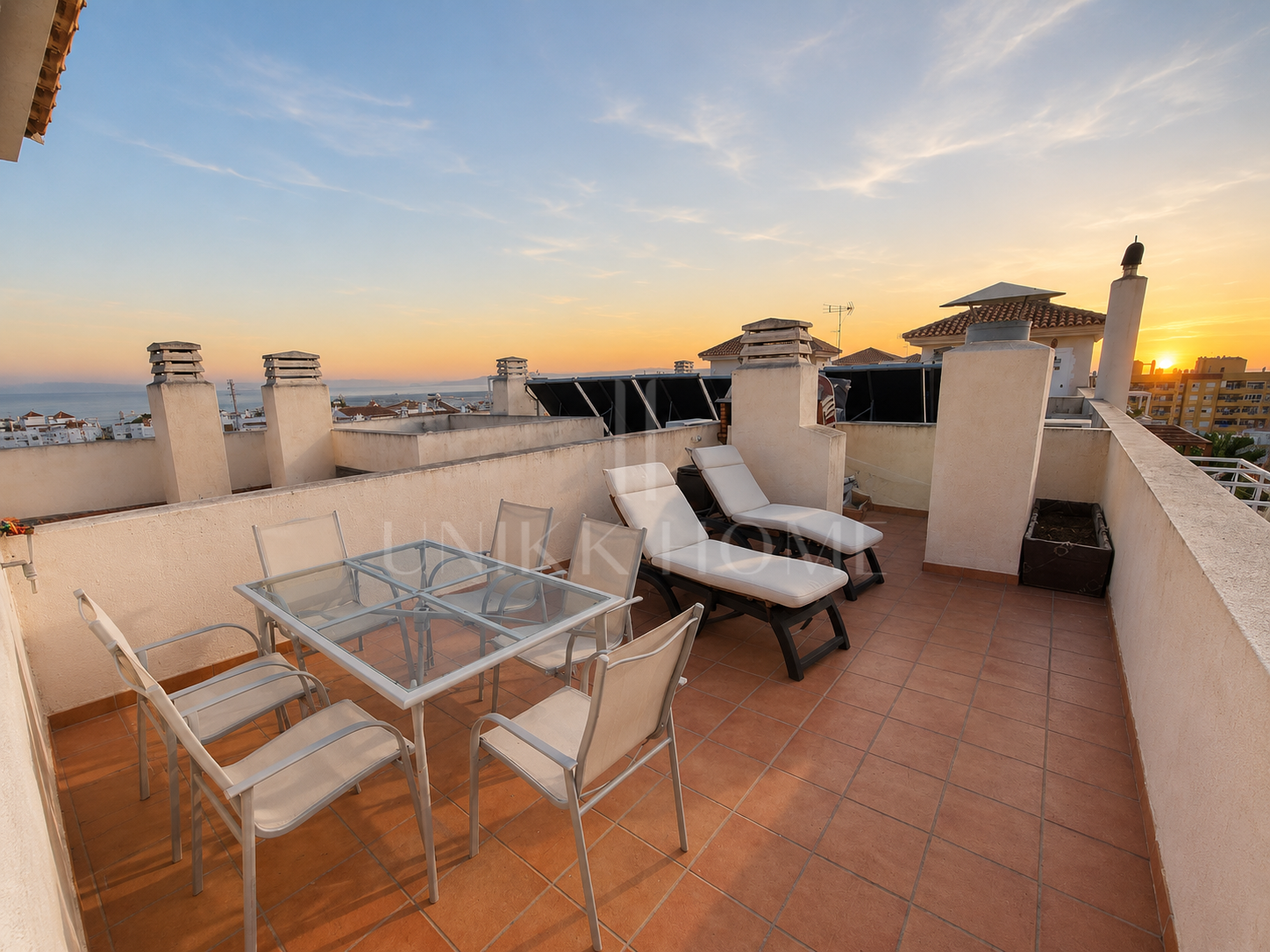 2 BEDROOM DUPLEX PENTHOUSE WITH SOLARIUM AND PANORAMIC VIEWS IN ESTEPONA TOWN