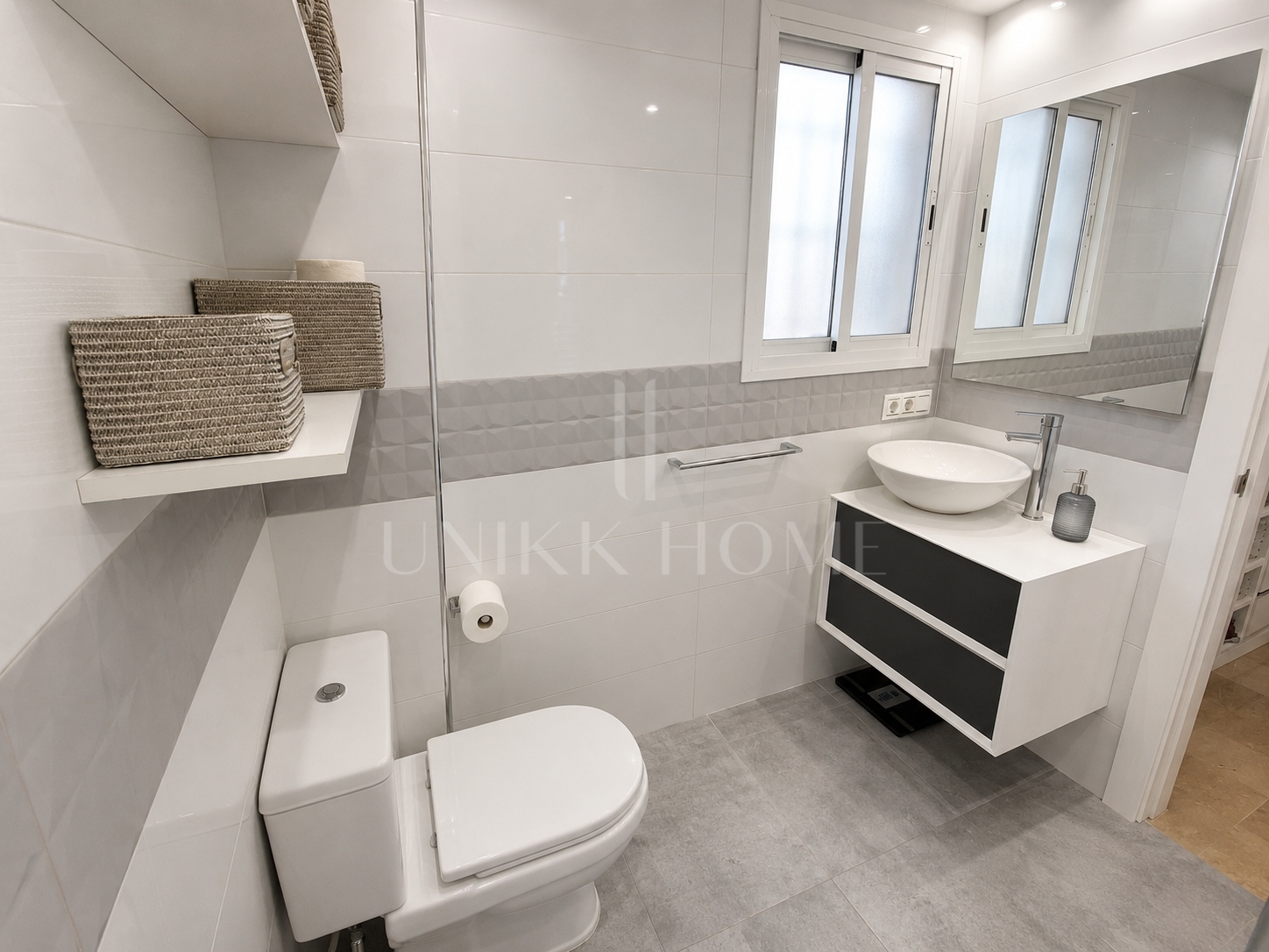 2 BEDROOM DUPLEX PENTHOUSE WITH SOLARIUM AND PANORAMIC VIEWS IN ESTEPONA TOWN