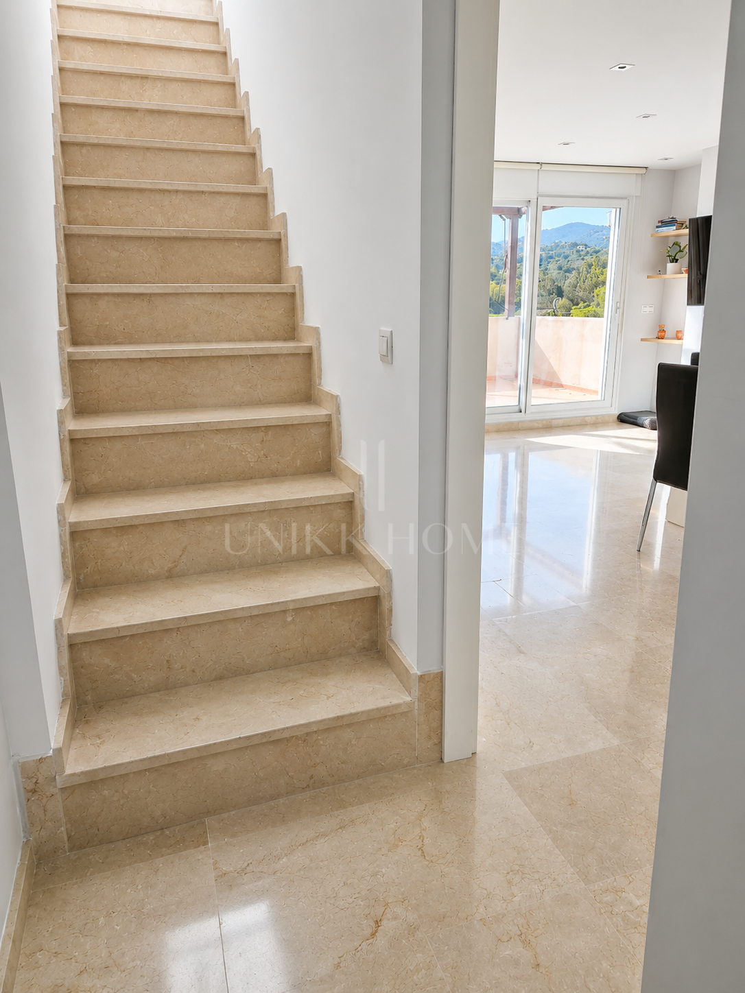 2 BEDROOM DUPLEX PENTHOUSE WITH SOLARIUM AND PANORAMIC VIEWS IN ESTEPONA TOWN