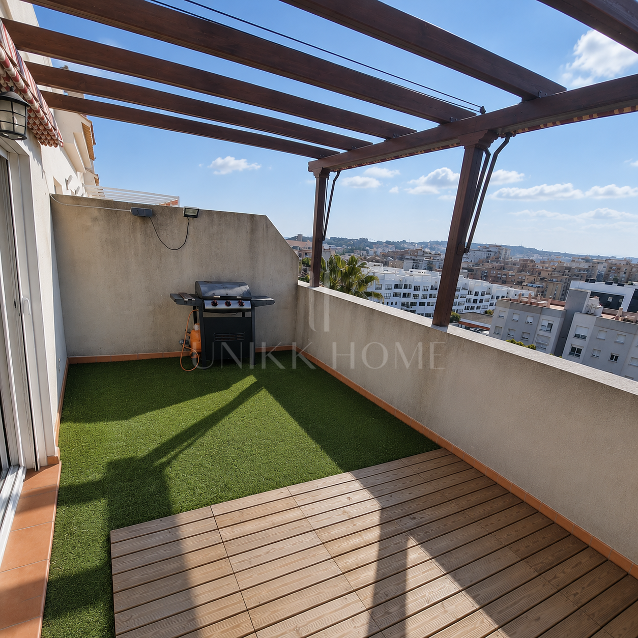 2 BEDROOM DUPLEX PENTHOUSE WITH SOLARIUM AND PANORAMIC VIEWS IN ESTEPONA TOWN