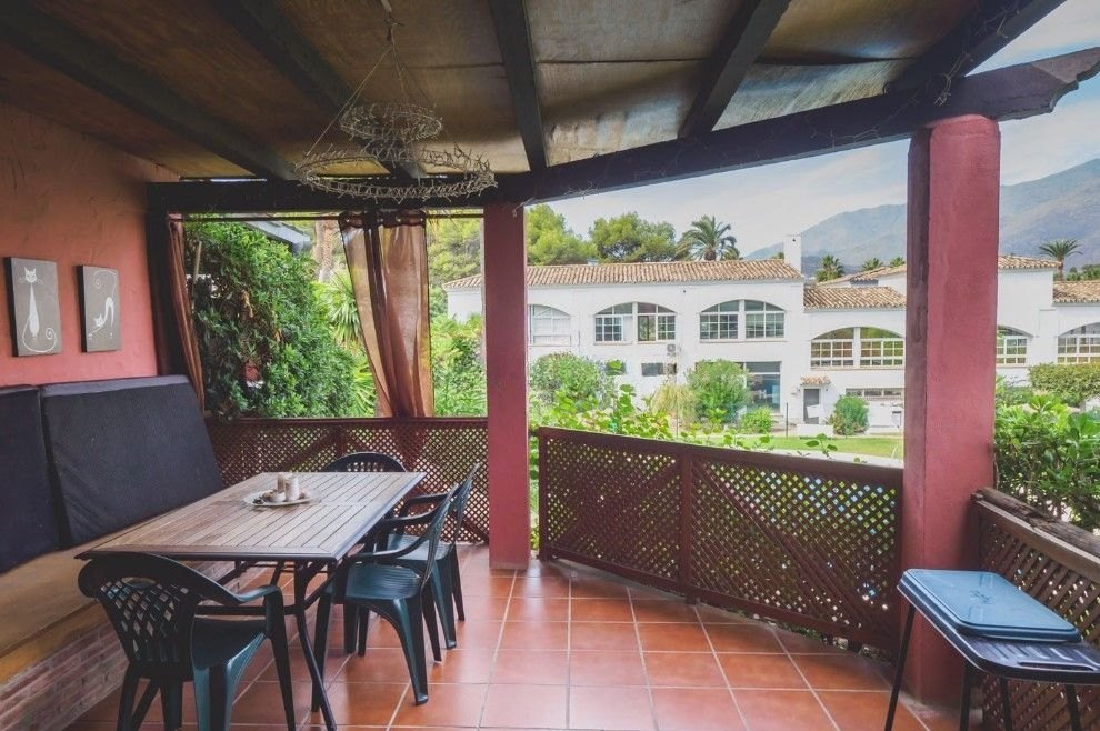 3-BEDROOM TOWNHOUSE WALKING DISTANCE TO THE BEACH IN ESTEPONA WEST