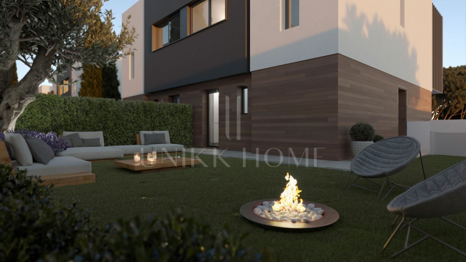 Villa adosada recién construida con sótano y jardín privado en Atalaya - Estepona