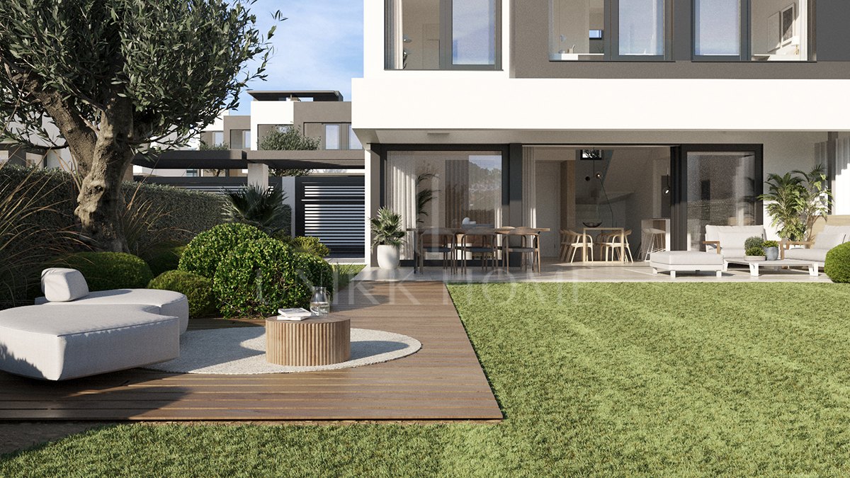 Recently built semi-detached villa with basement and private garden in Atalaya - Estepona