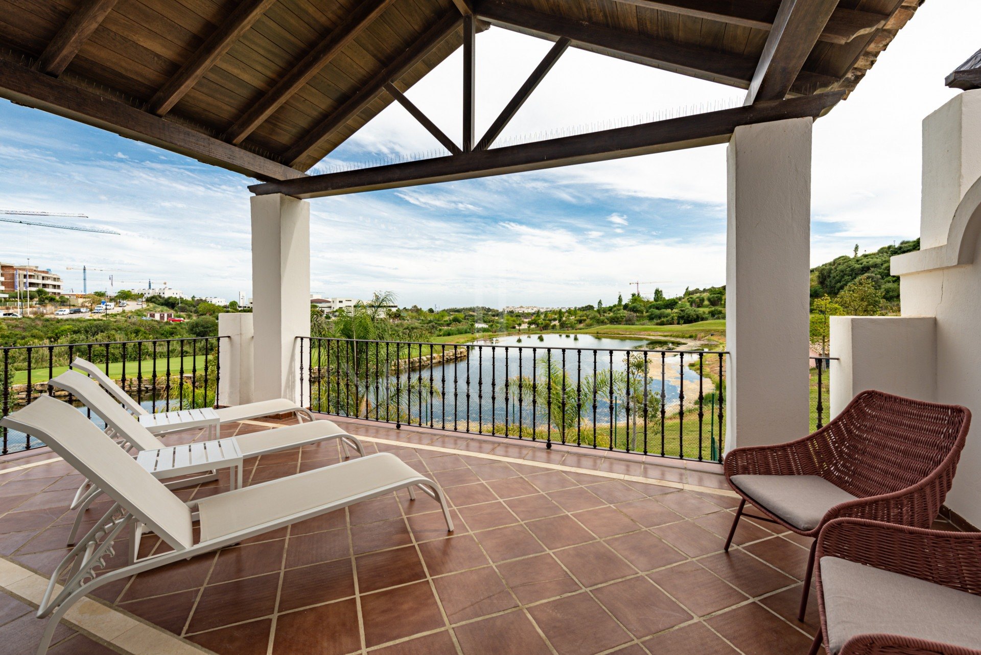 Stylish 3-Bedroom Semi-Detached House with Large Basement & Terrace – Golfside Living in Estepona