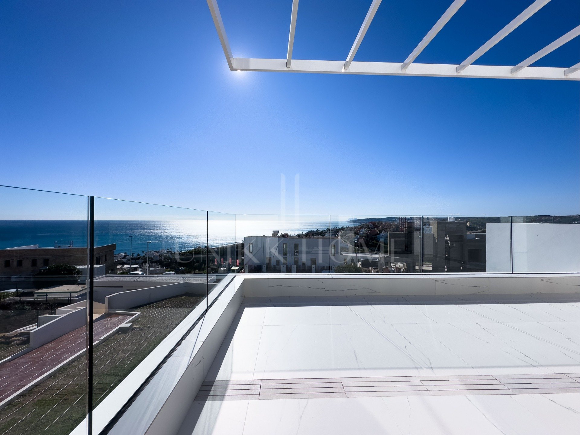 APARTMENT WITH PANORAMIC VIEWS IN NEW COMPLEX - CASARES COSTA