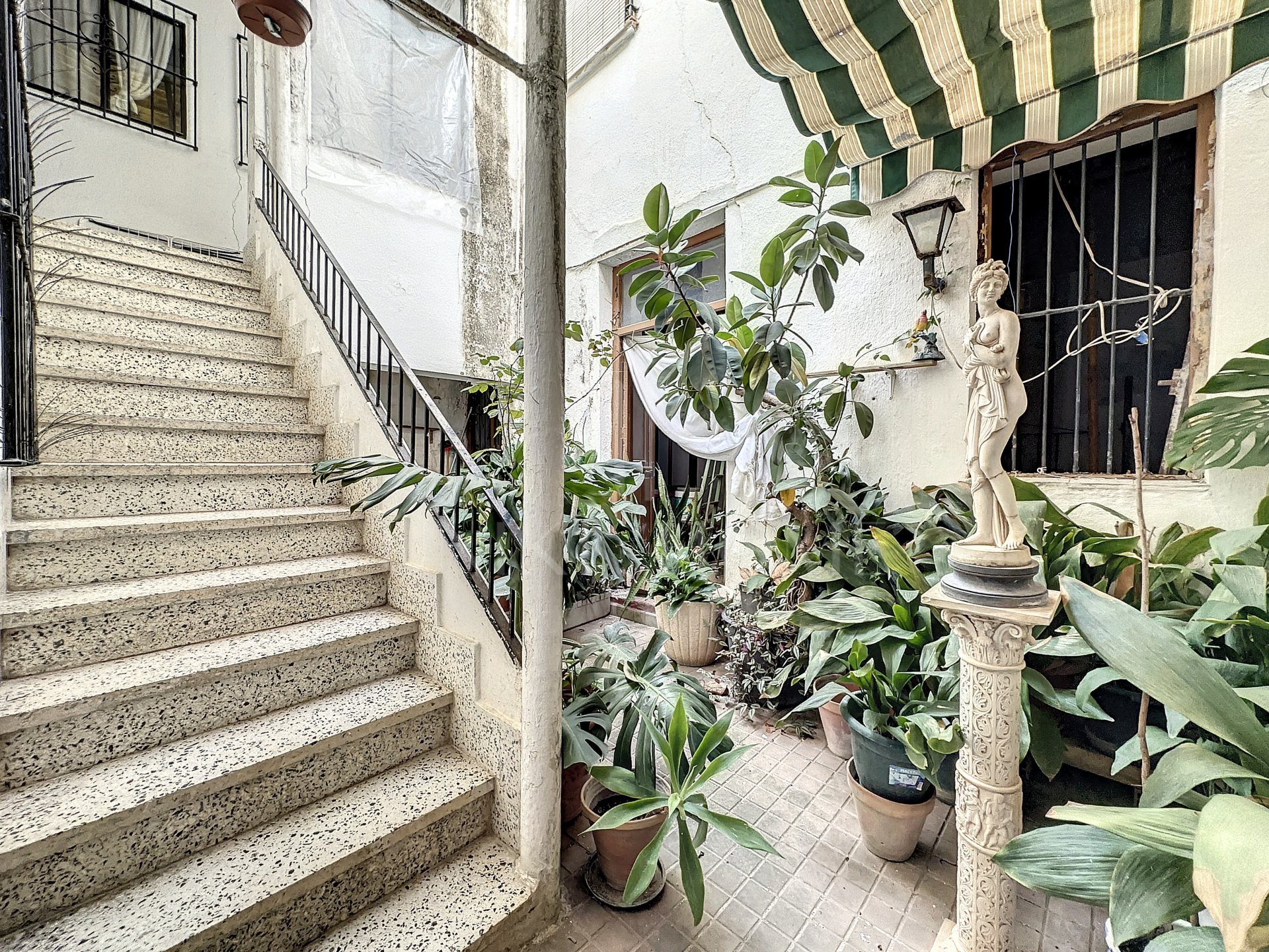 CASA DE PUEBLO PARA BOUTIQUE HOTEL EN CALLE REAL - ESTEPONA