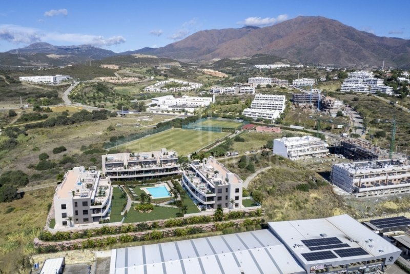 PENTHOUSE WITH SEA VIEWS AND CLOSE TO THE BEACH IN ESTEPONA WEST