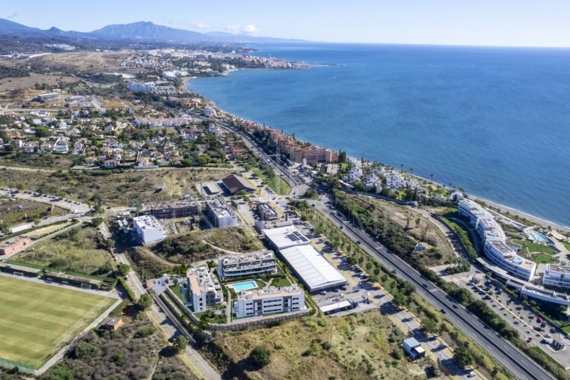 PENTHOUSE WITH SEA VIEWS AND CLOSE TO THE BEACH IN ESTEPONA WEST