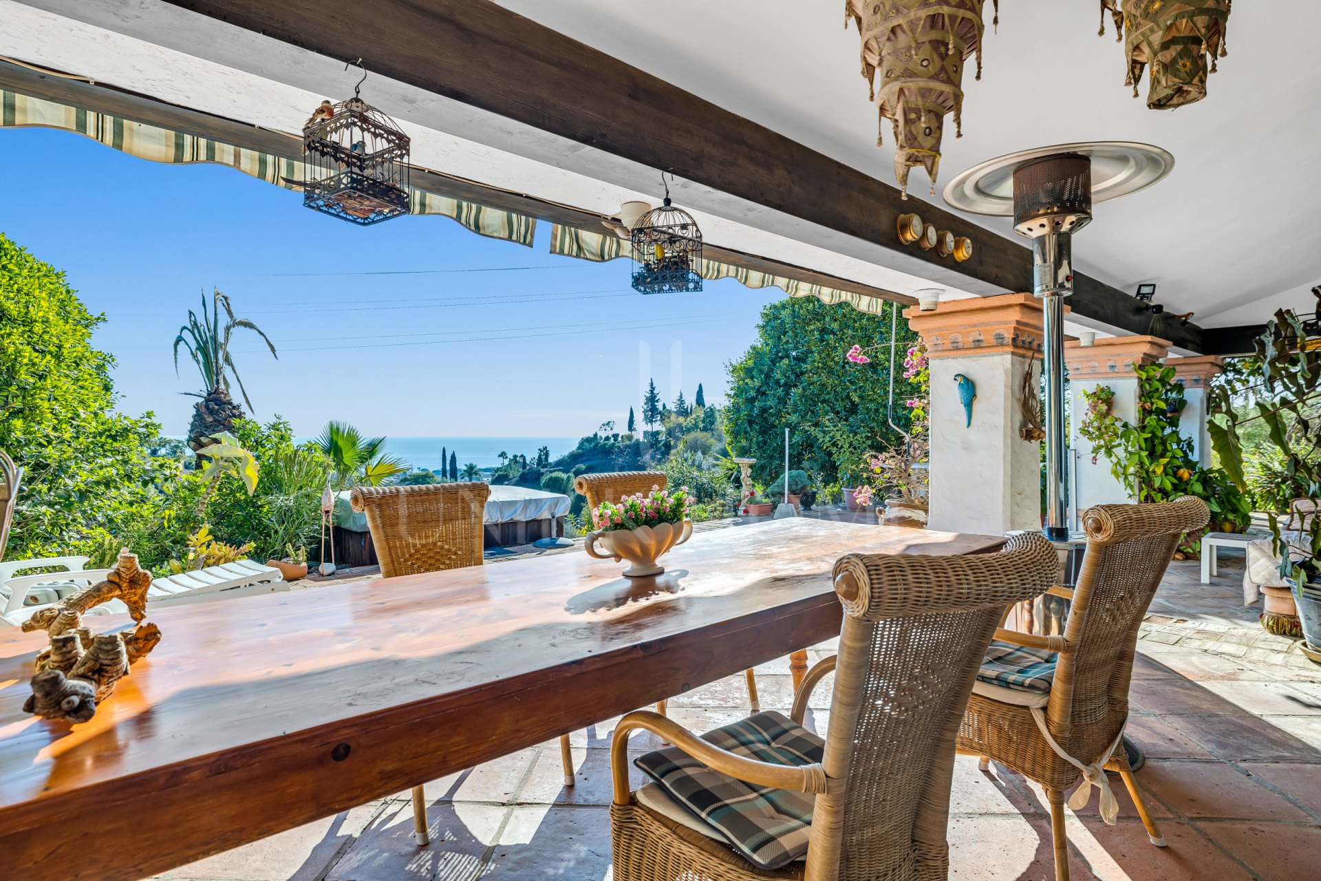 CHARMING RUSTIC VILLA WITH BREATHTAKING SEA VIEWS IN SELWO, ESTEPONA