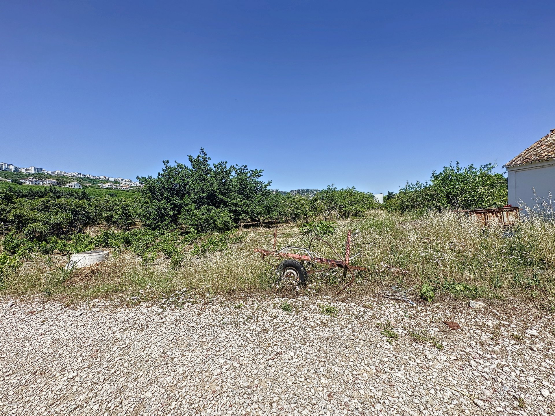 Plot with country house in sabinillas