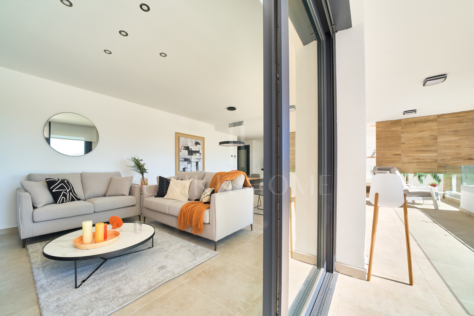 APARTAMENTO LLAVE EN MANO Y AMUEBLADO LISTO PARA ENTRAR A VIVIR - ATALAYA - ESTEPONA