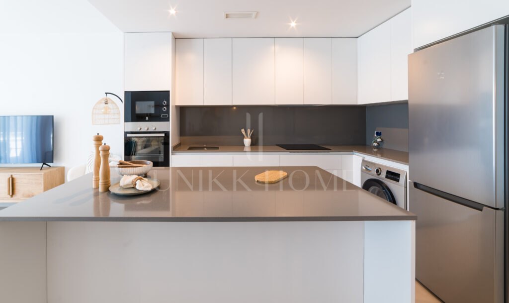 Moderno Apartamento a Estrenar en Cancelada, Estepona