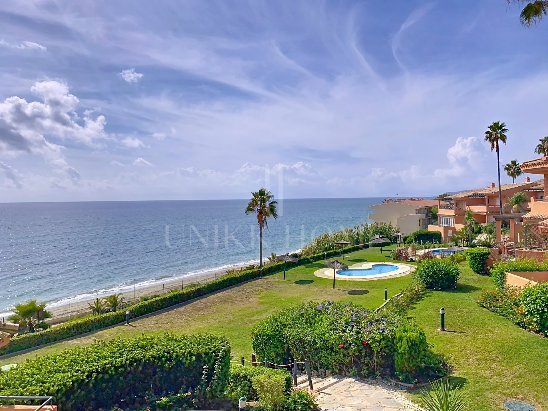 Frontline Beach Townhouse in Estepona West - SEA VIEWS – Renovated and Furnished