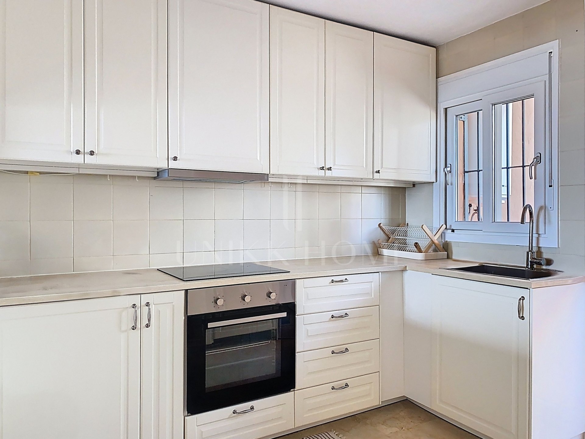 Frontline Beach Townhouse in Estepona West - SEA VIEWS – Renovated and Furnished