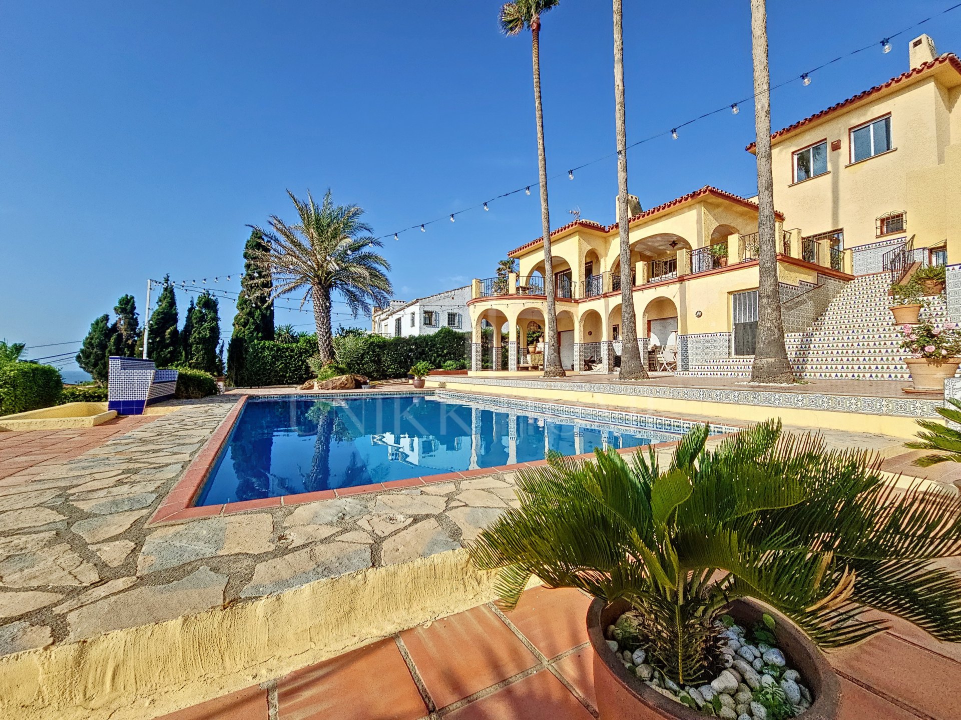 Spacious 7 bedroom villa in Buenas Noches, Estepona