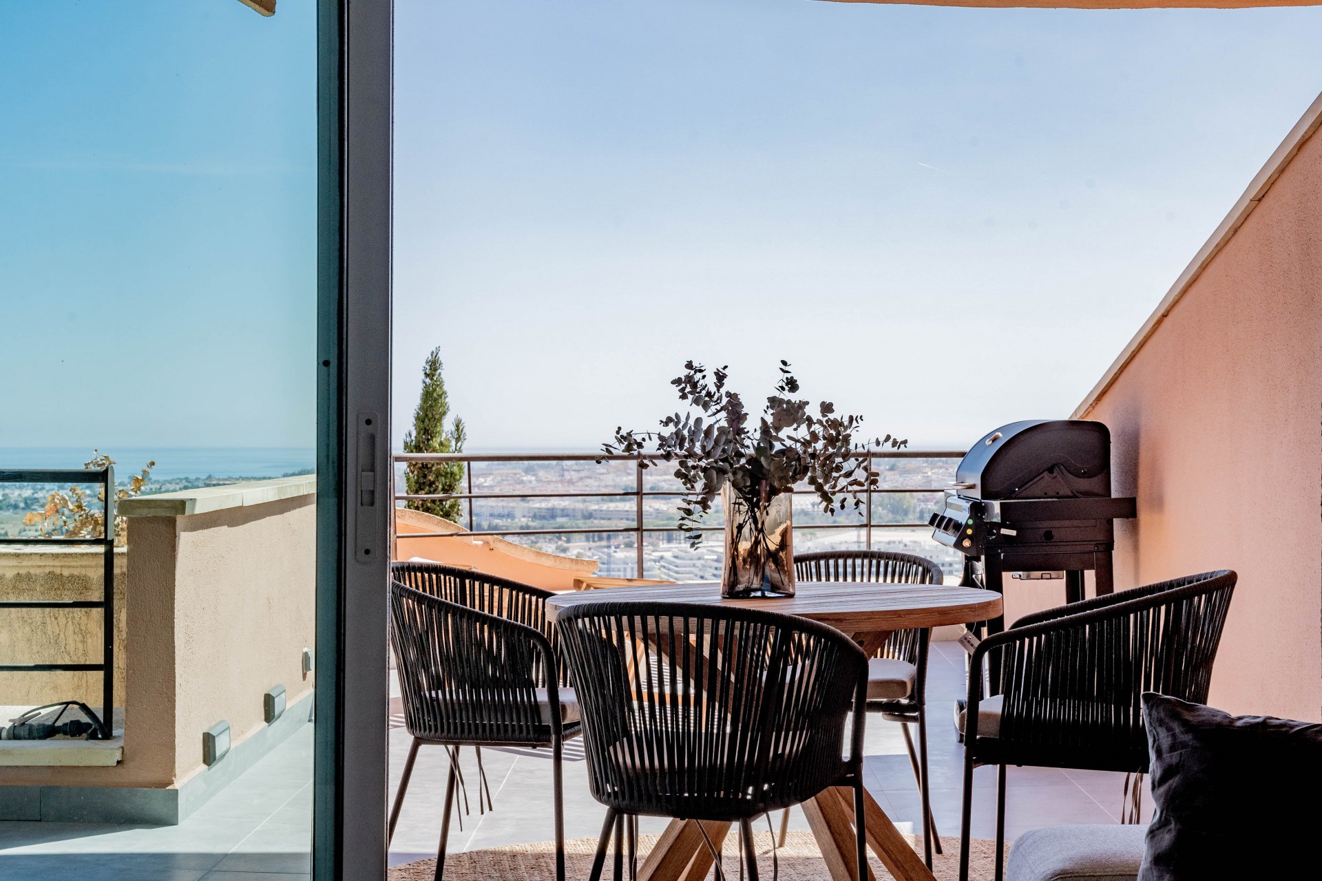 Frontline Beach properties for sale in Nueva Andalucia, Marbella (All)