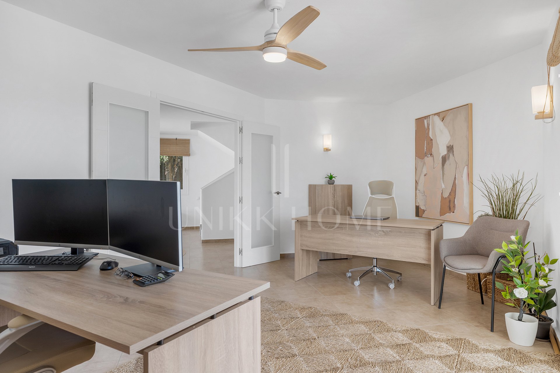 Exclusiva Villa Andaluza Contemporánea con Impresionantes Vistas al Mar a Poca Distancia de la Playa