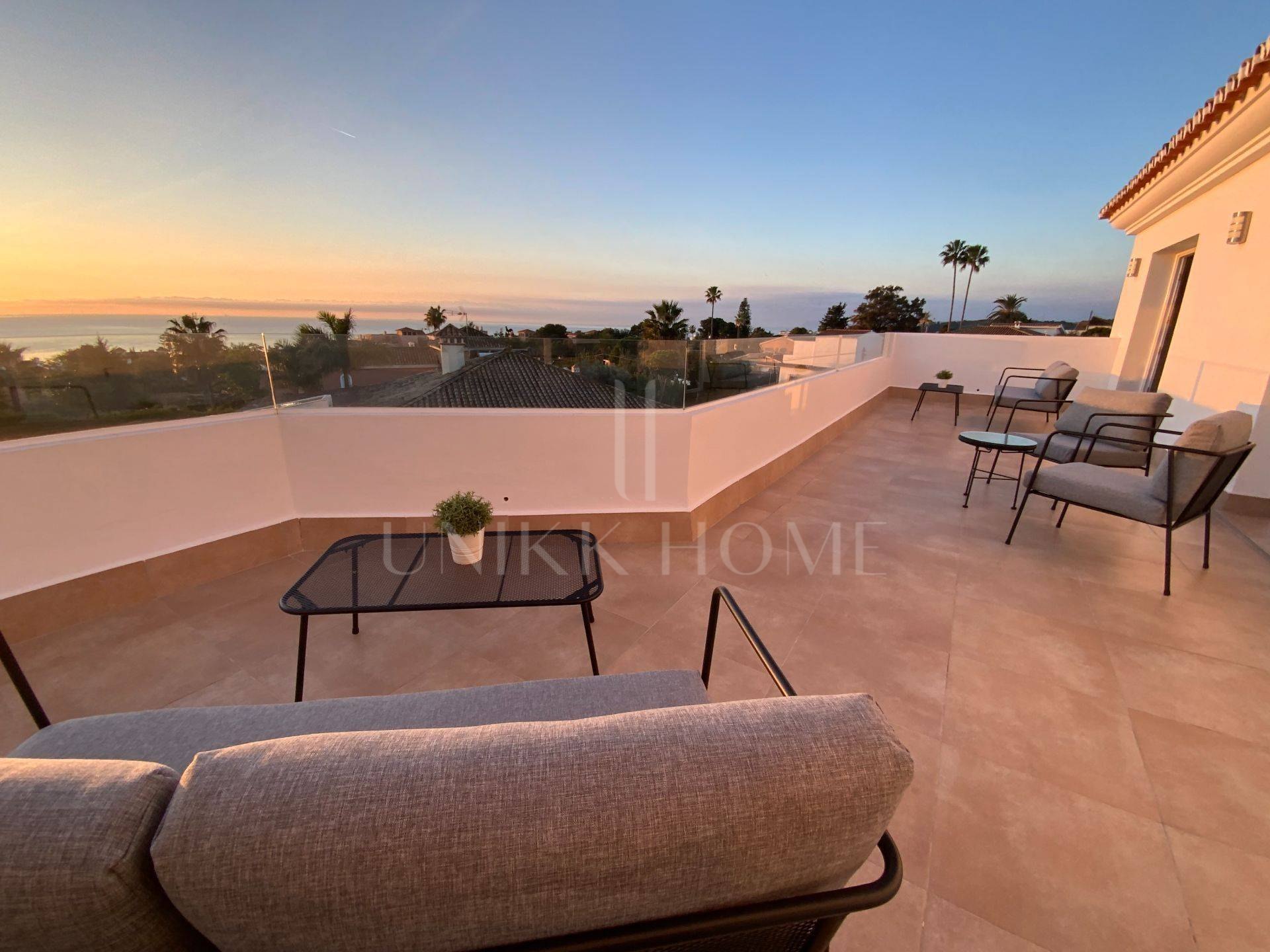 Fantastic Villa with Breathtaking Sea Views walking Distance to the Beach - Estepona West