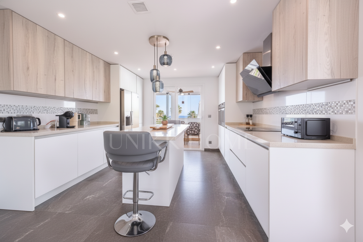 Fantastic Villa with Breathtaking Sea Views walking Distance to the Beach - Estepona West