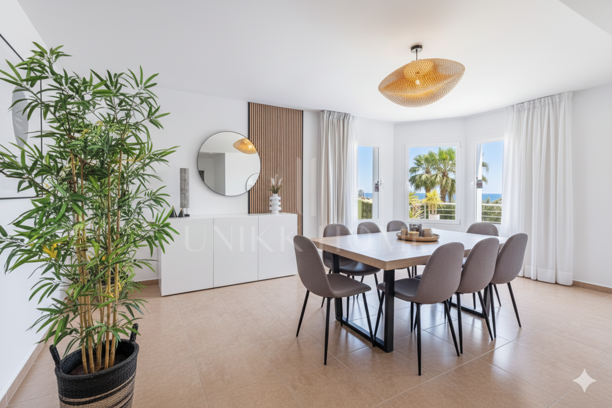 Fantastic Villa with Breathtaking Sea Views walking Distance to the Beach - Estepona West