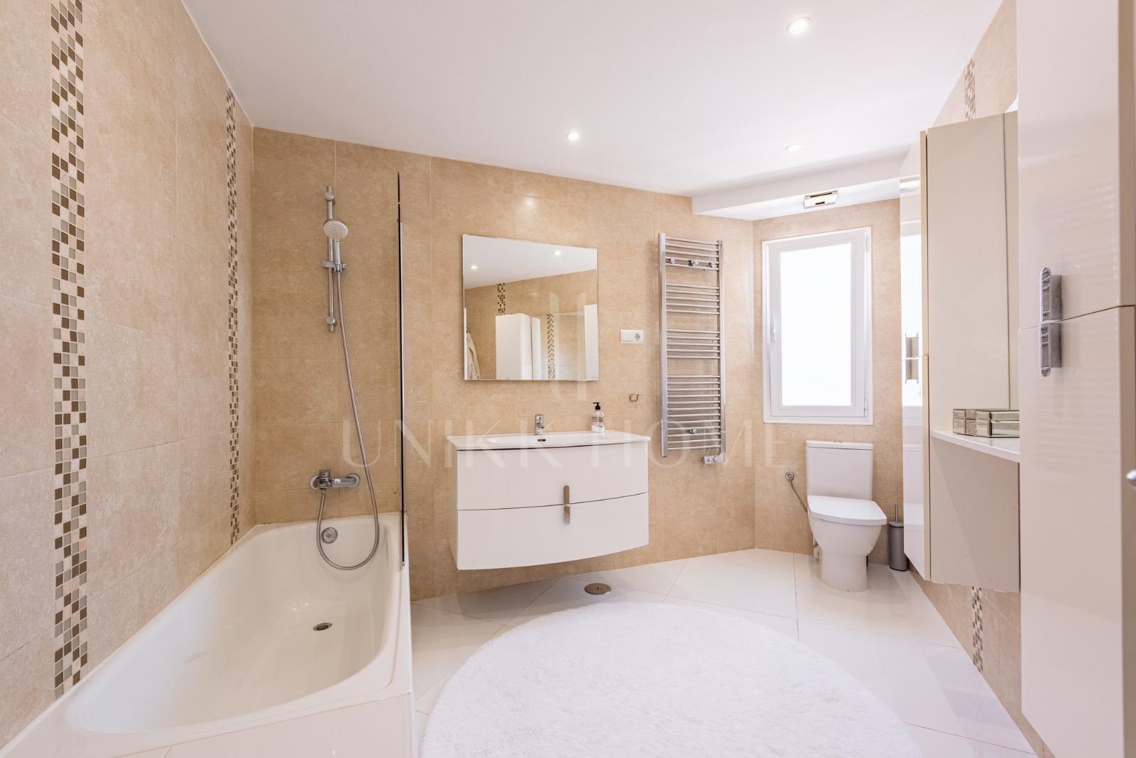 Fantastic Villa with Breathtaking Sea Views walking Distance to the Beach - Estepona West