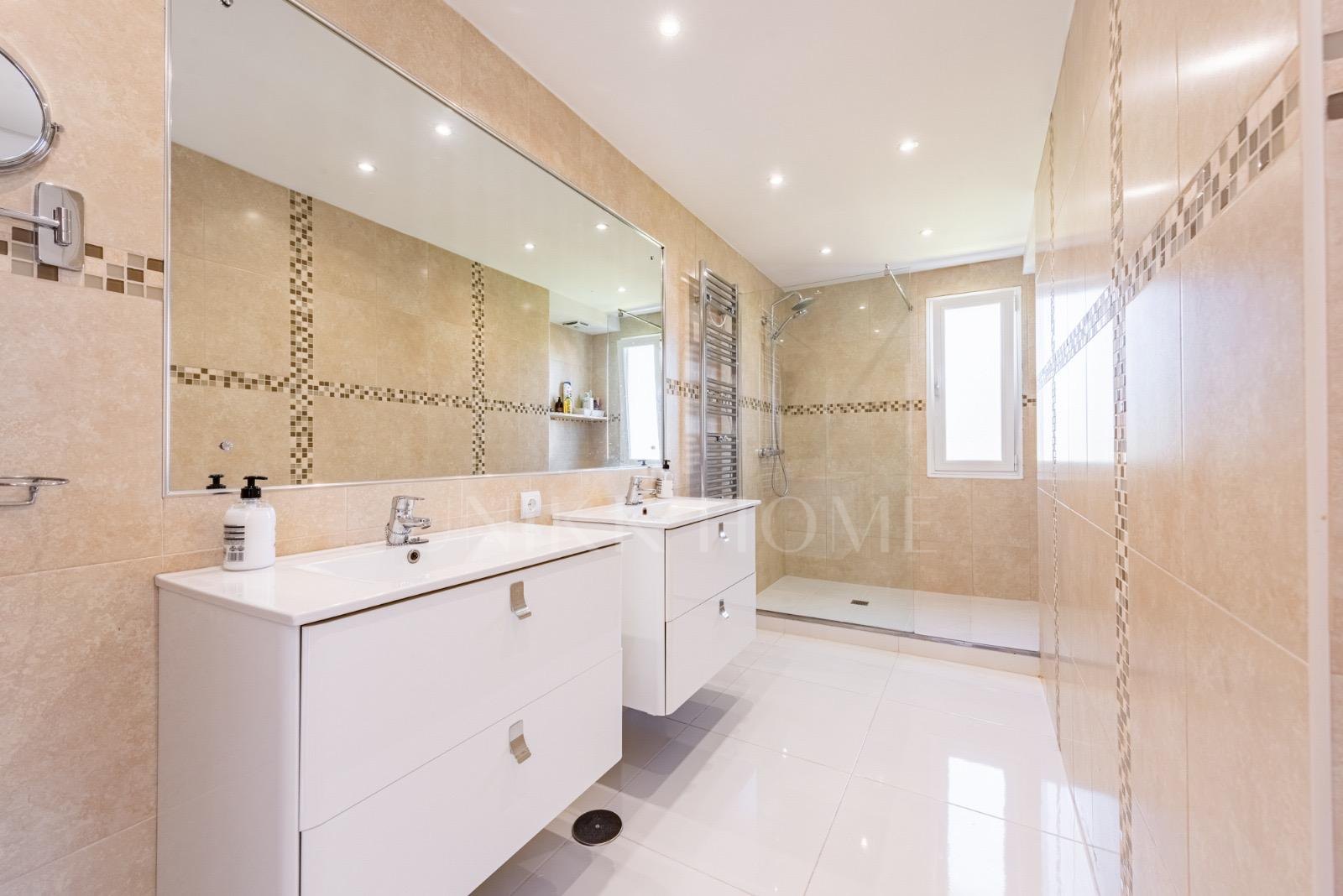 Fantastic Villa with Breathtaking Sea Views walking Distance to the Beach - Estepona West