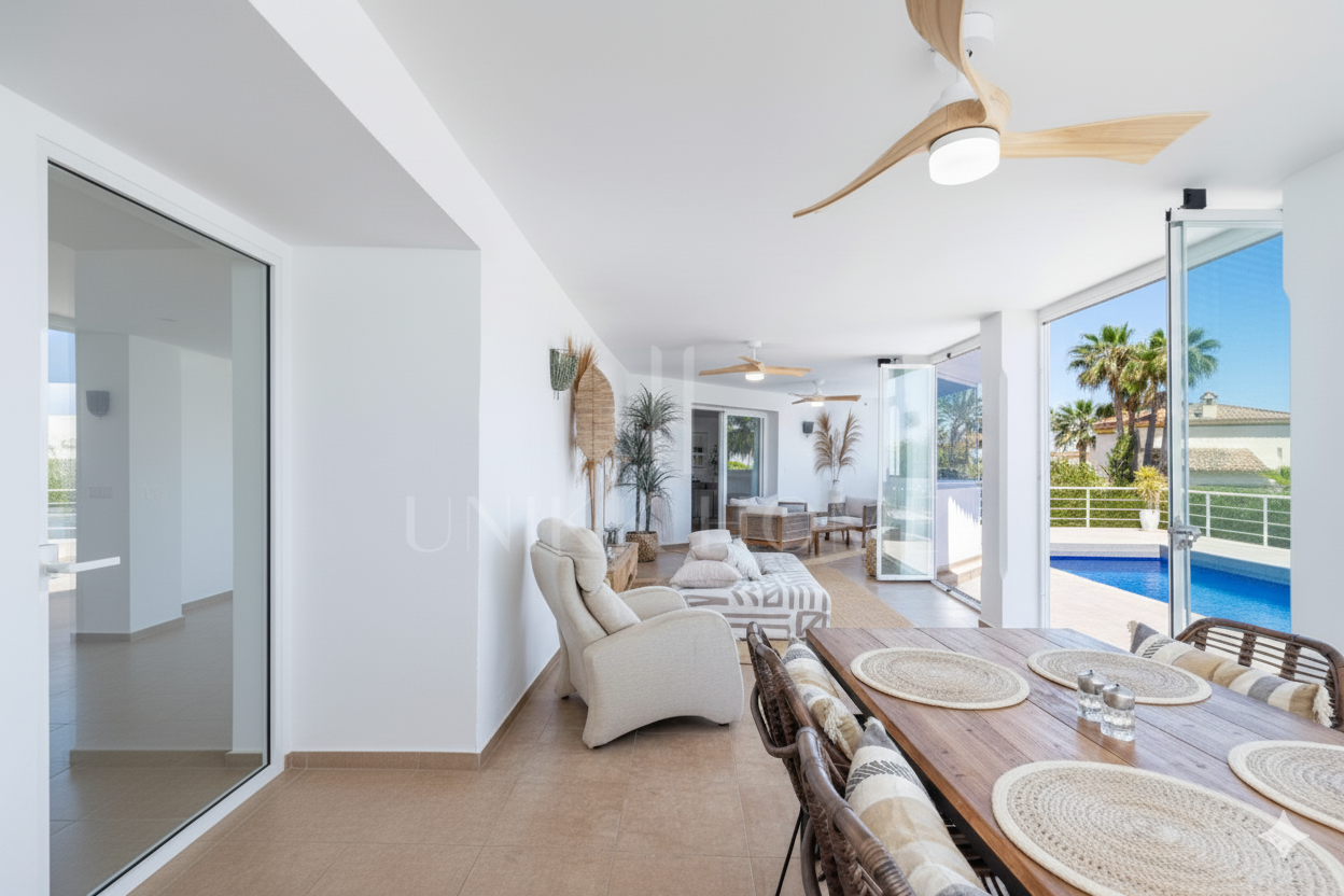 Fantastic Villa with Breathtaking Sea Views walking Distance to the Beach - Estepona West