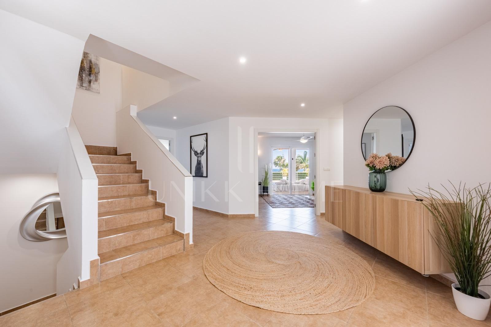 Fantastic Villa with Breathtaking Sea Views walking Distance to the Beach - Estepona West