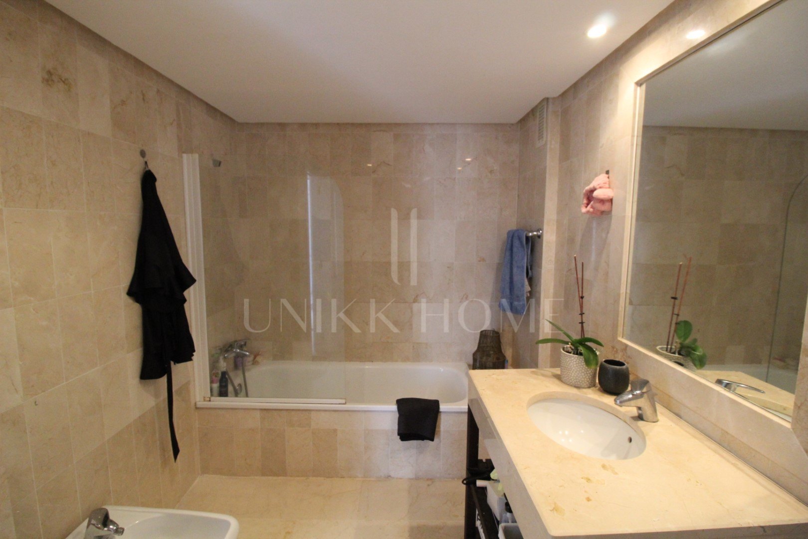 Fantastic and spacious Penthouse in the President with open views