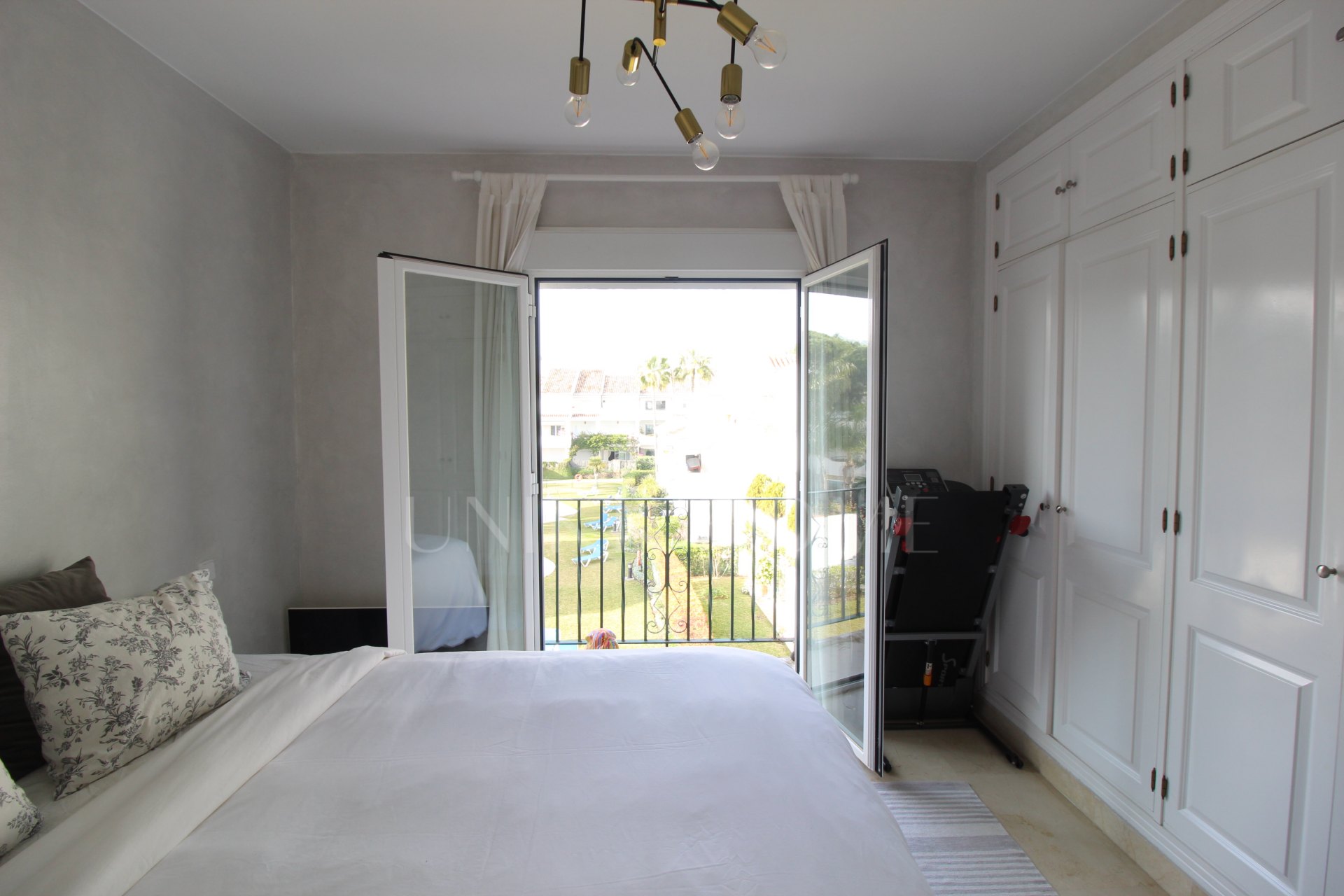 Fantastic and spacious Penthouse in the President with open views