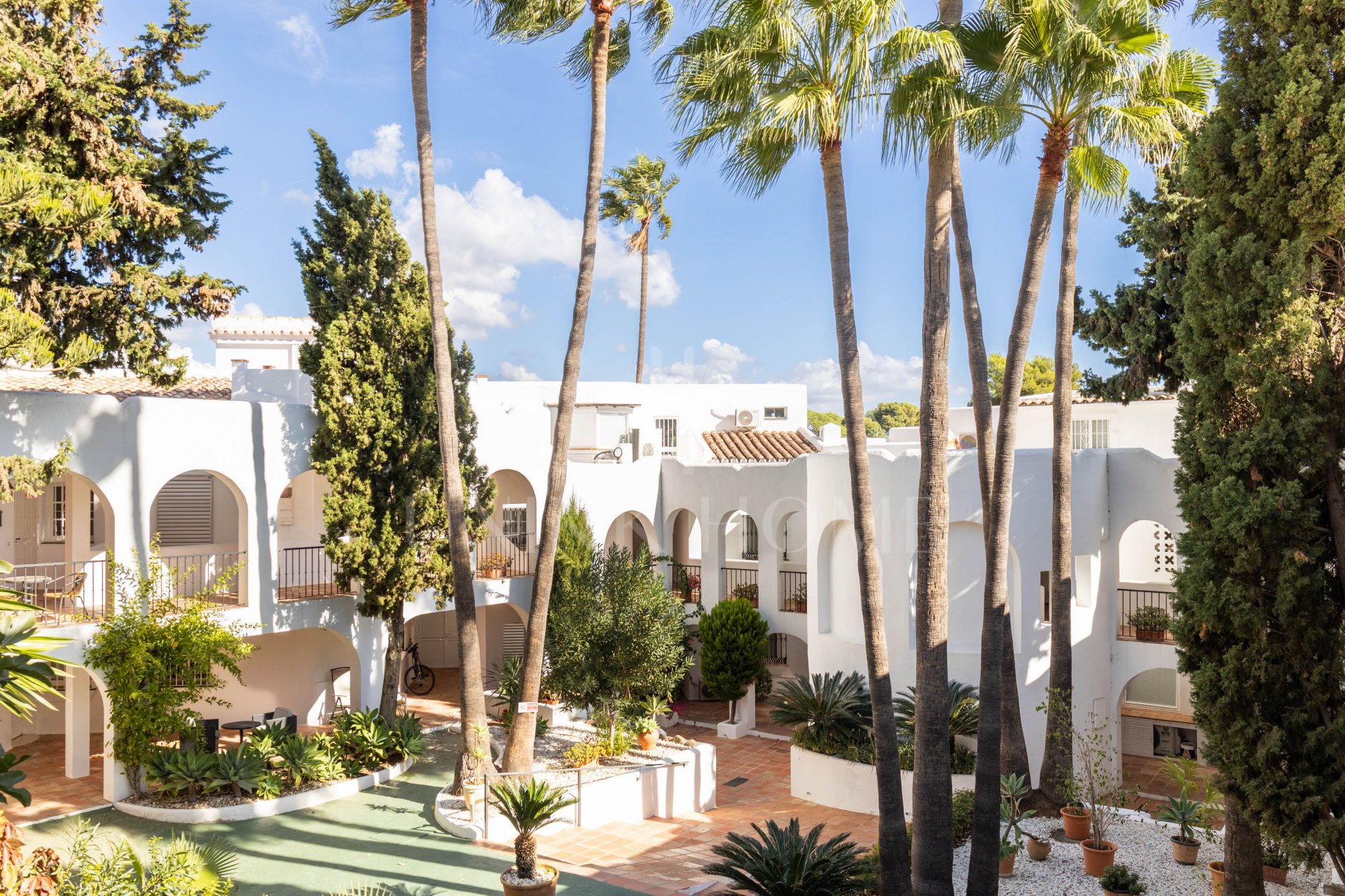 Precioso Apartamento reformado con impresionantes vistas en Nueva Andalucía