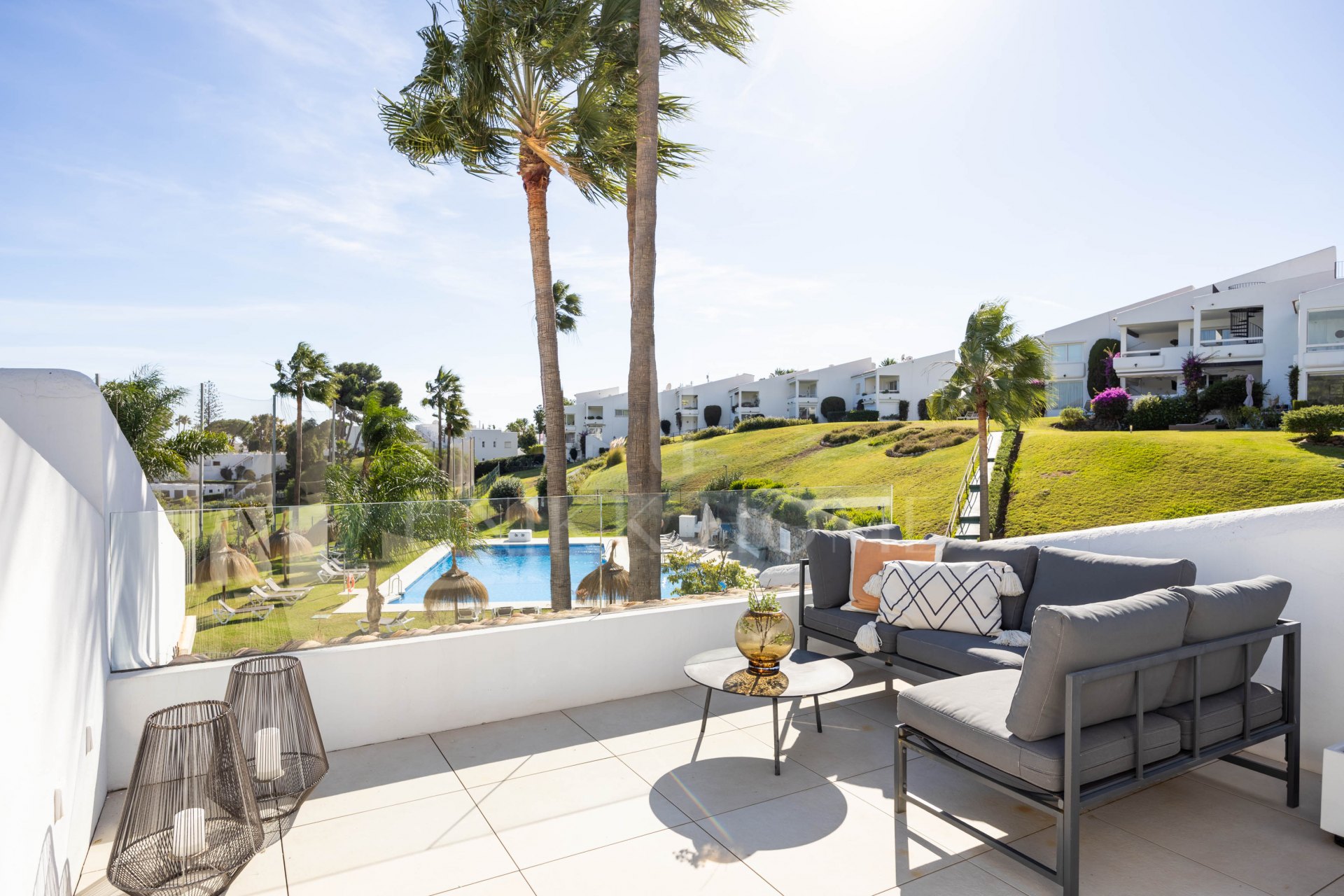 Precioso Apartamento reformado con impresionantes vistas en Nueva Andalucía