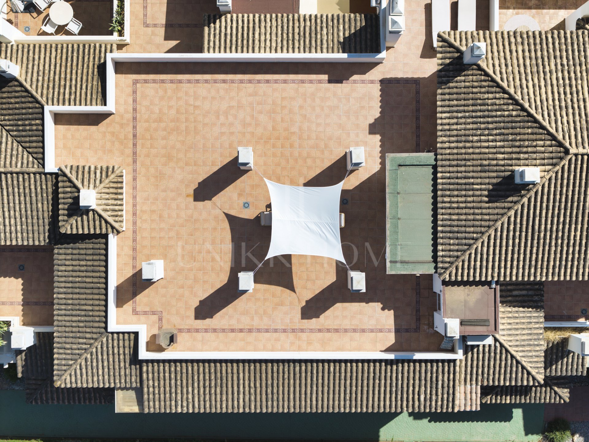 Ático dúplex totalmente renovado en Rio Real, Marbella Este