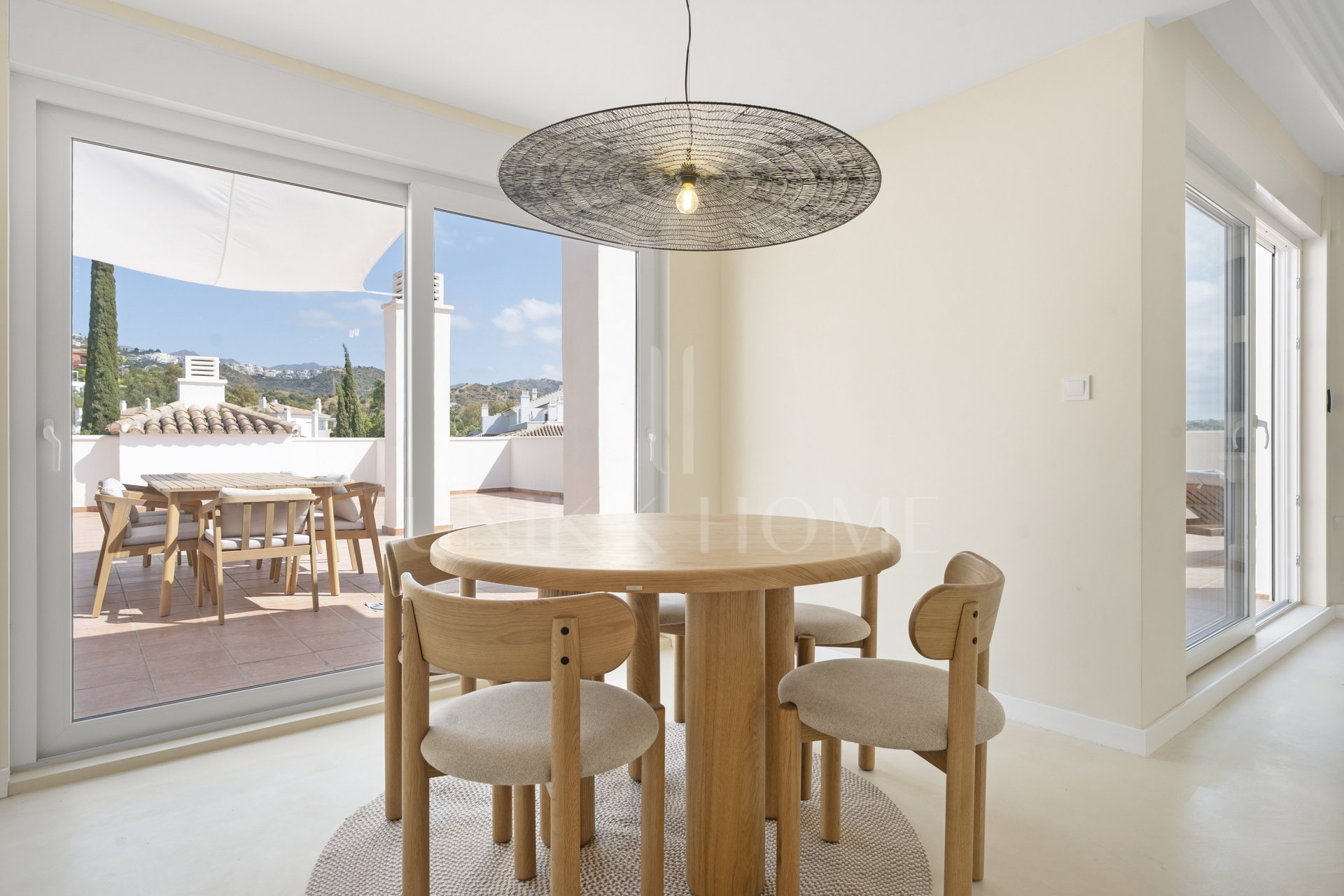 Ático dúplex totalmente renovado en Rio Real, Marbella Este