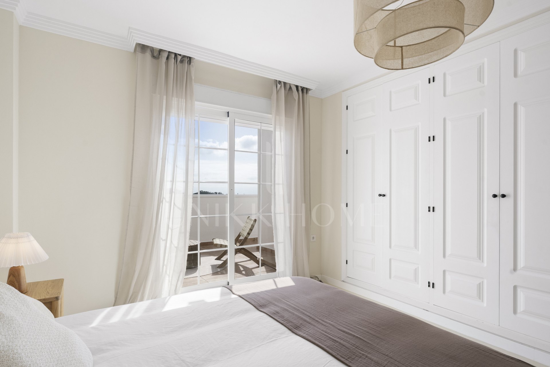 Ático dúplex totalmente renovado en Rio Real, Marbella Este