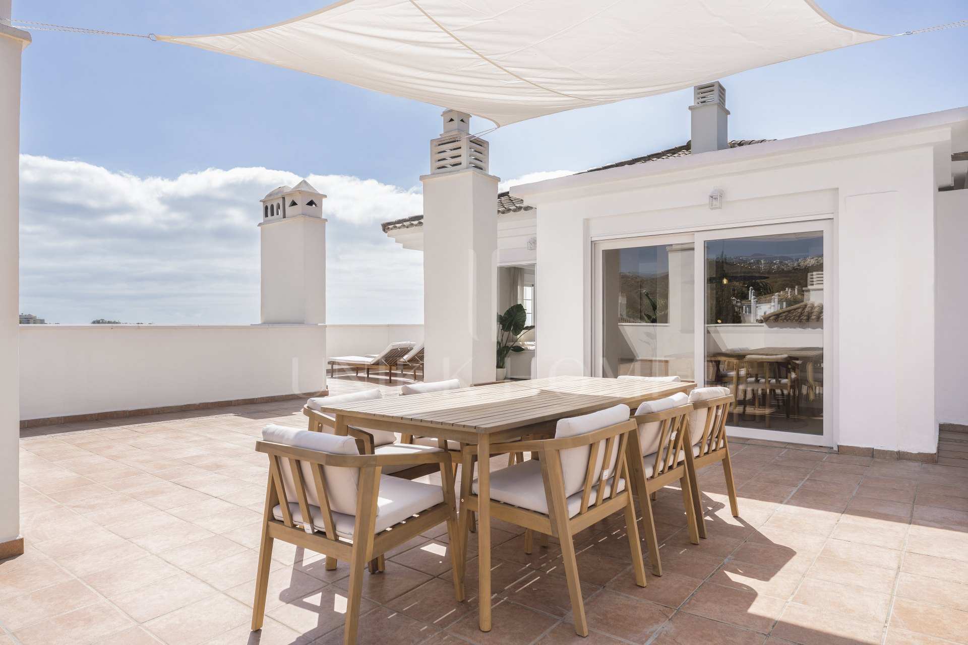 Ático dúplex totalmente renovado en Rio Real, Marbella Este