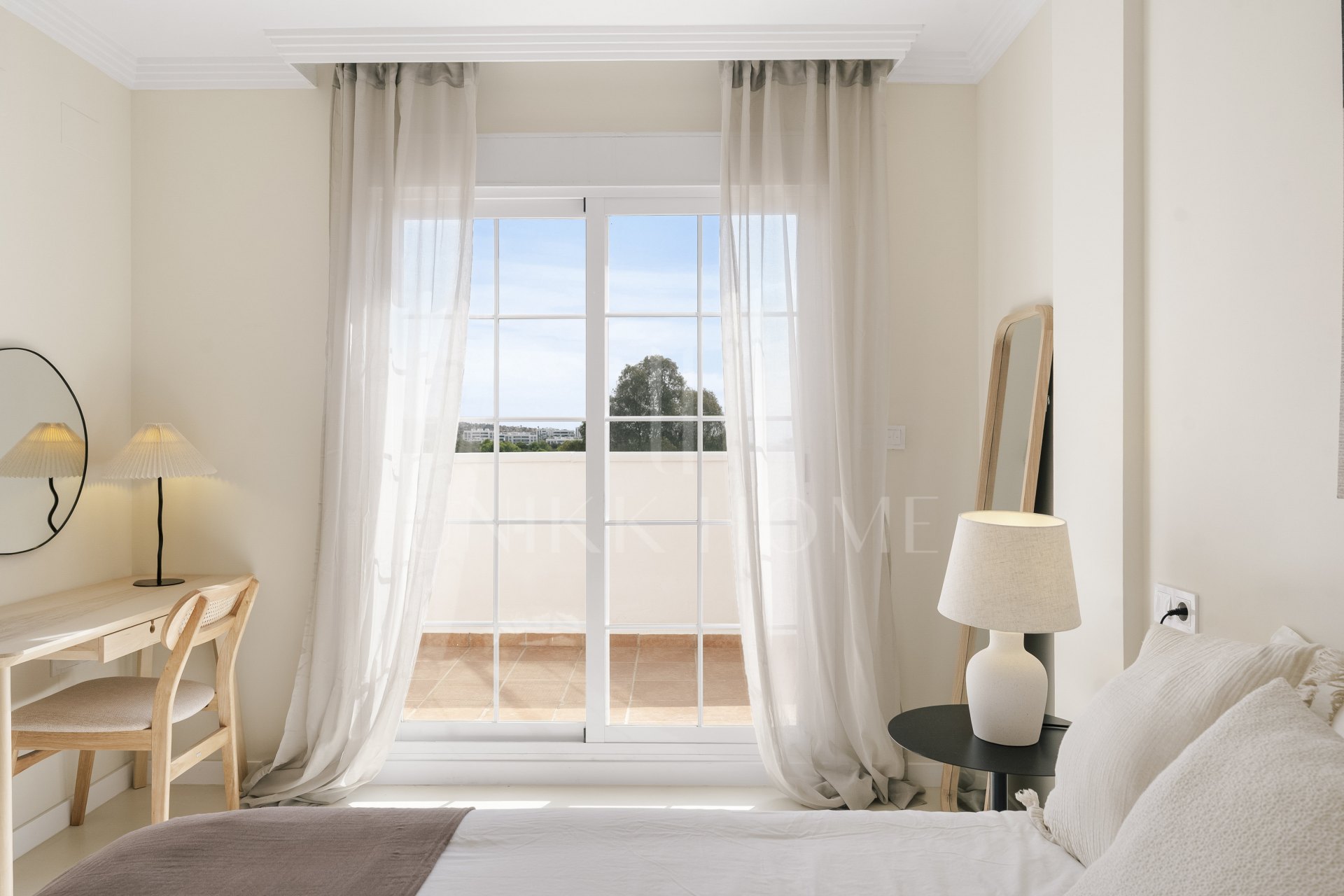 Ático dúplex totalmente renovado en Rio Real, Marbella Este