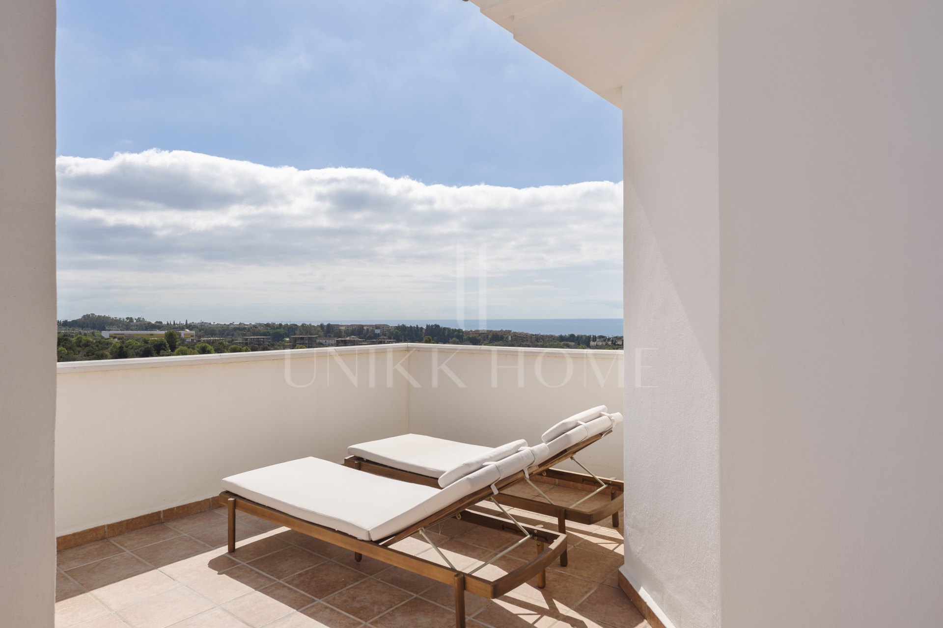 Ático dúplex totalmente renovado en Rio Real, Marbella Este