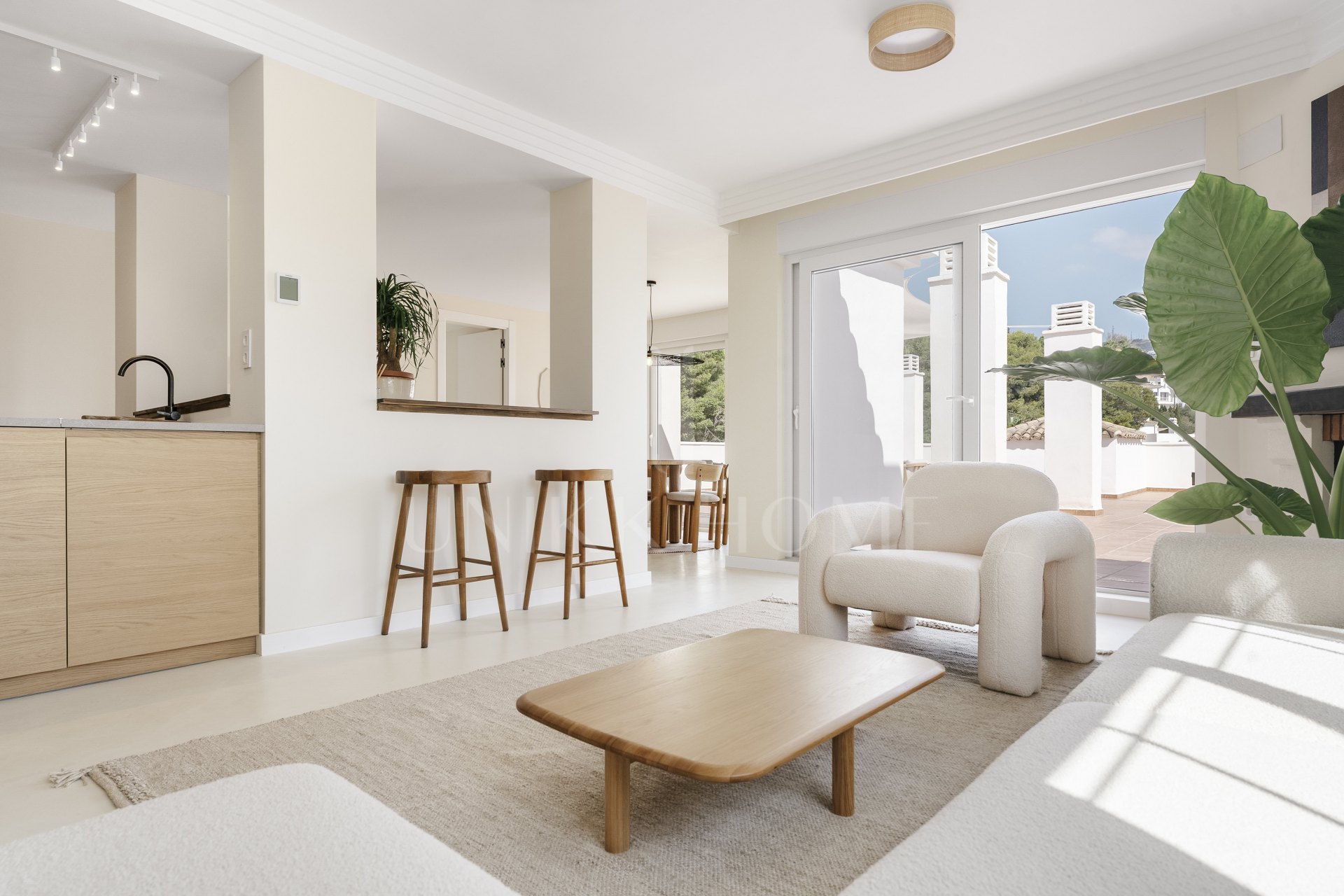 Ático dúplex totalmente renovado en Rio Real, Marbella Este