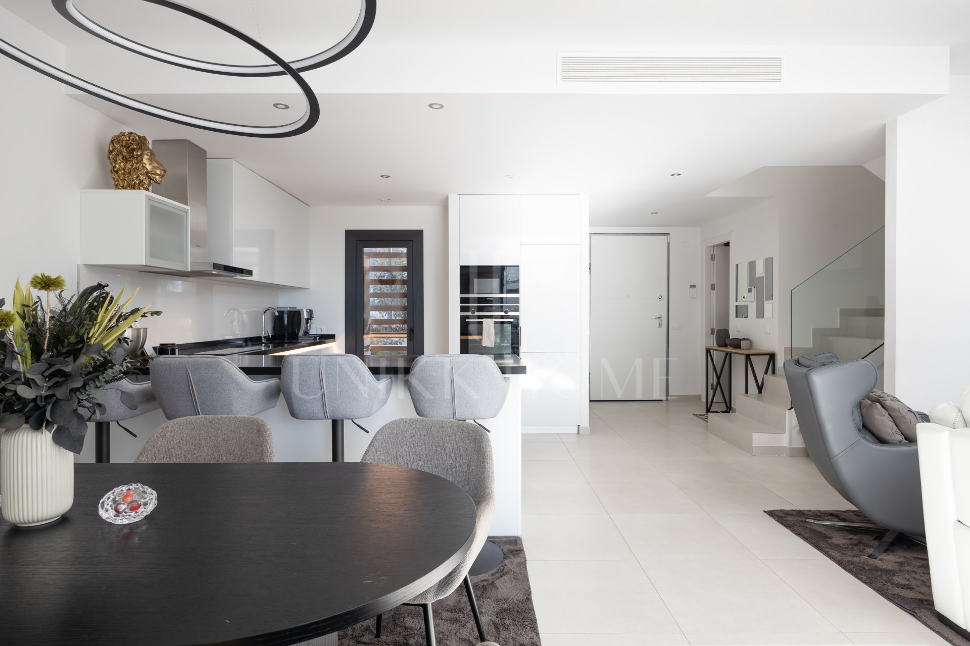 This townhouse in Los Miradores del Sol, Bel-Air Estepona
