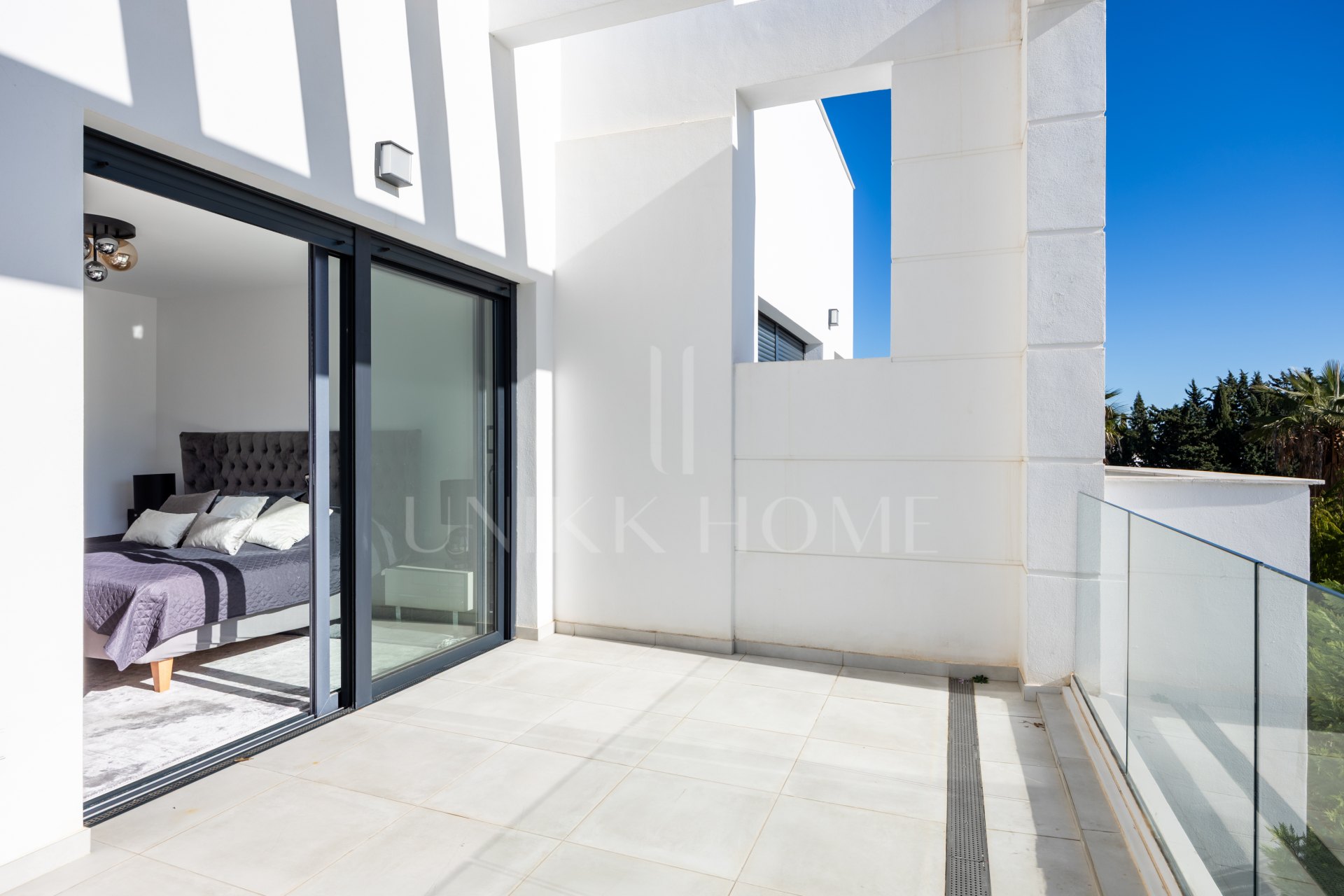This townhouse in Los Miradores del Sol, Bel-Air Estepona