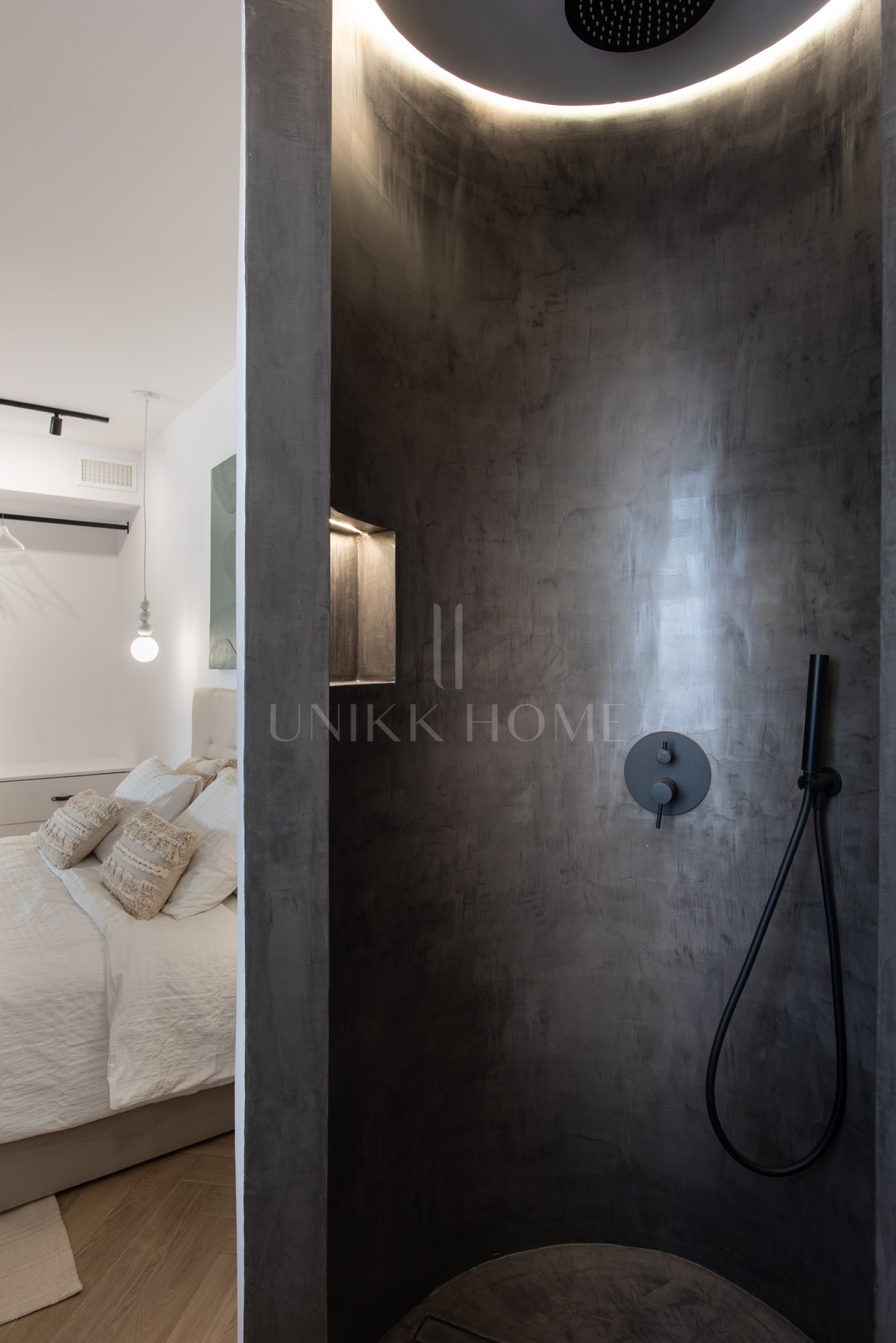 Discover your Marbella dream home — a freshly renovated 3-bedroom apartment in Nueva Andalucía with bright interiors, a spacious terrace, outdoor kitchen, and all amenities close by.