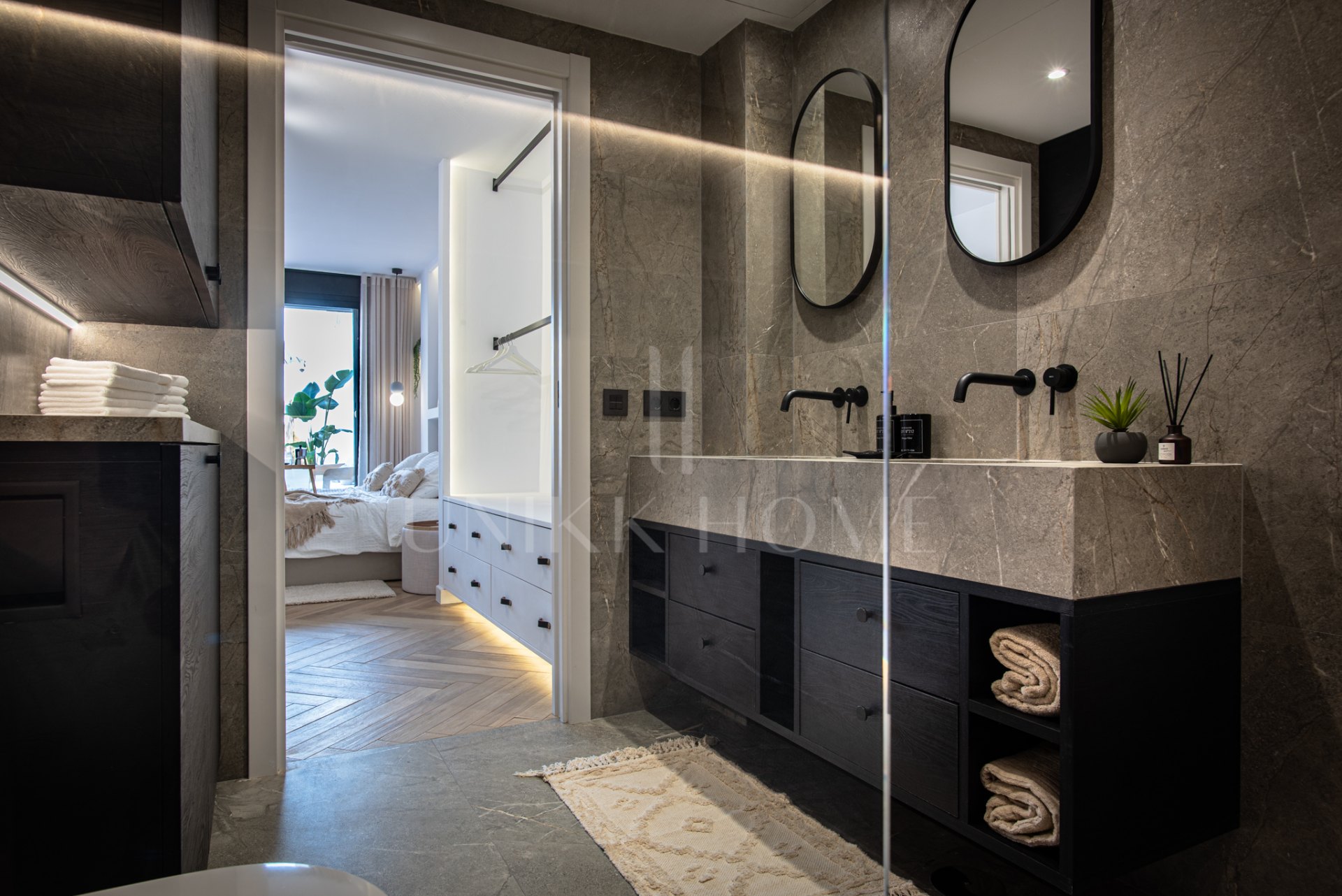 Discover your Marbella dream home — a freshly renovated 3-bedroom apartment in Nueva Andalucía with bright interiors, a spacious terrace, outdoor kitchen, and all amenities close by.