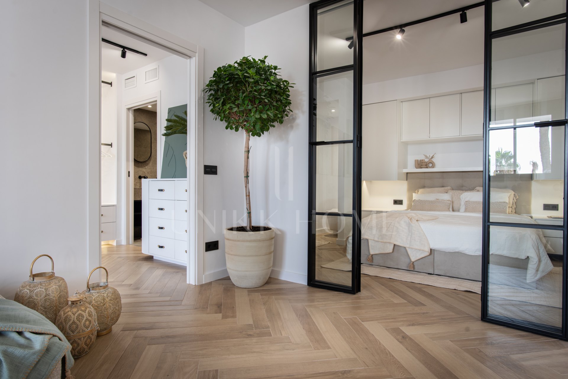 Discover your Marbella dream home — a freshly renovated 3-bedroom apartment in Nueva Andalucía with bright interiors, a spacious terrace, outdoor kitchen, and all amenities close by.