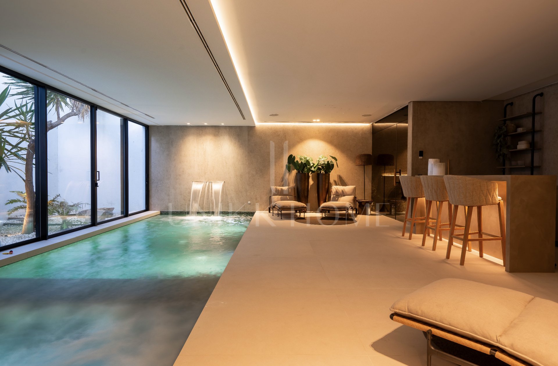 Casa De Canto is an exceptional seven-bedroom contemporary estate, in prestigious gated community of El Madroñal.