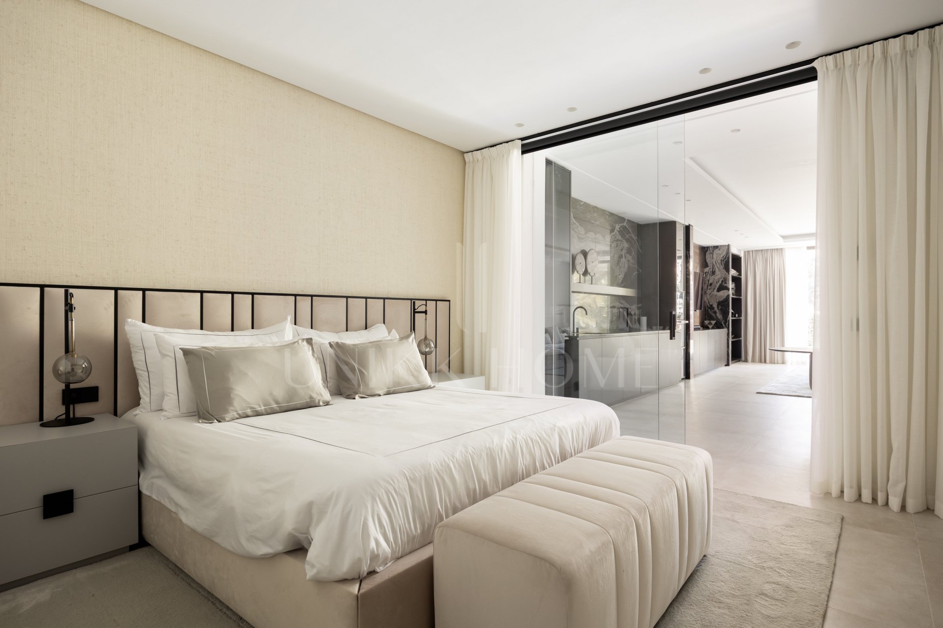 Casa De Canto is an exceptional seven-bedroom contemporary estate, in prestigious gated community of El Madroñal.