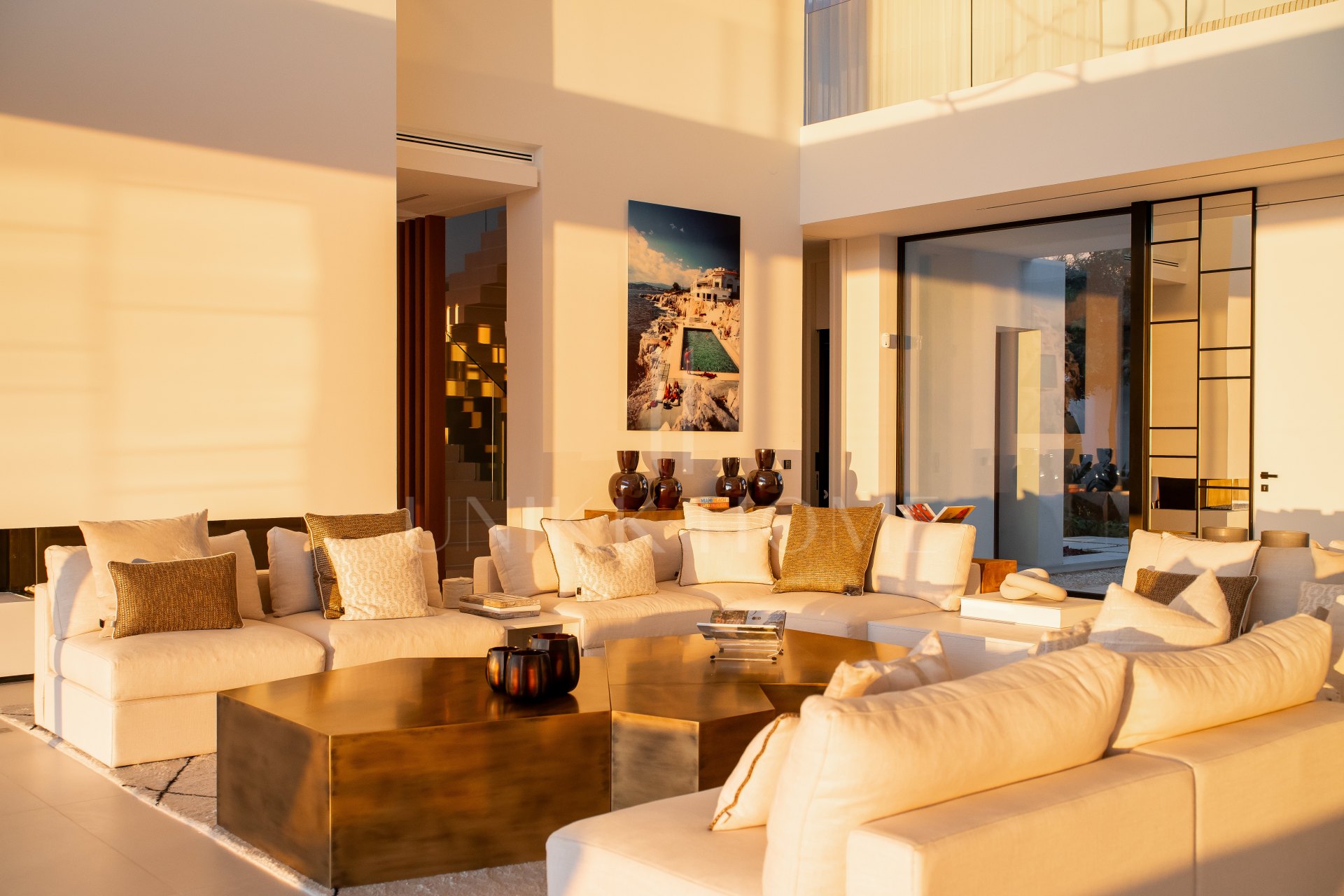 Casa De Canto is an exceptional seven-bedroom contemporary estate, in prestigious gated community of El Madroñal.